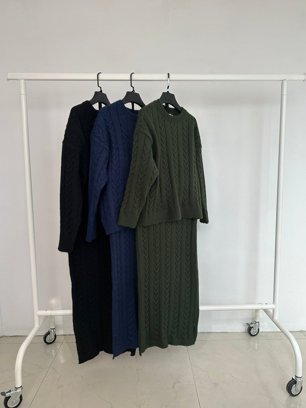 ENSEMBLE JUPE ET PULL KAKI