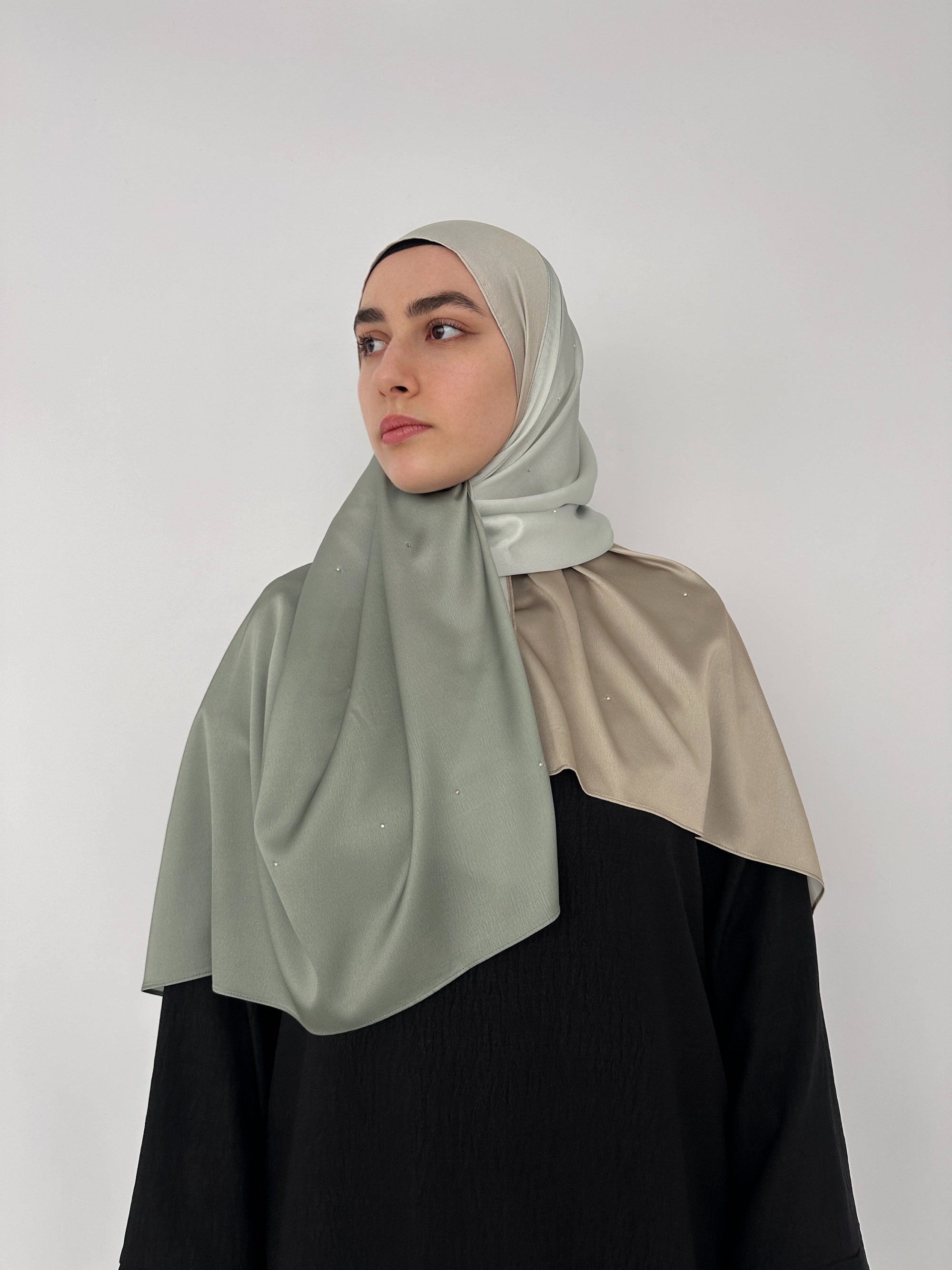 HIJAB SATIN AVEC STRASS