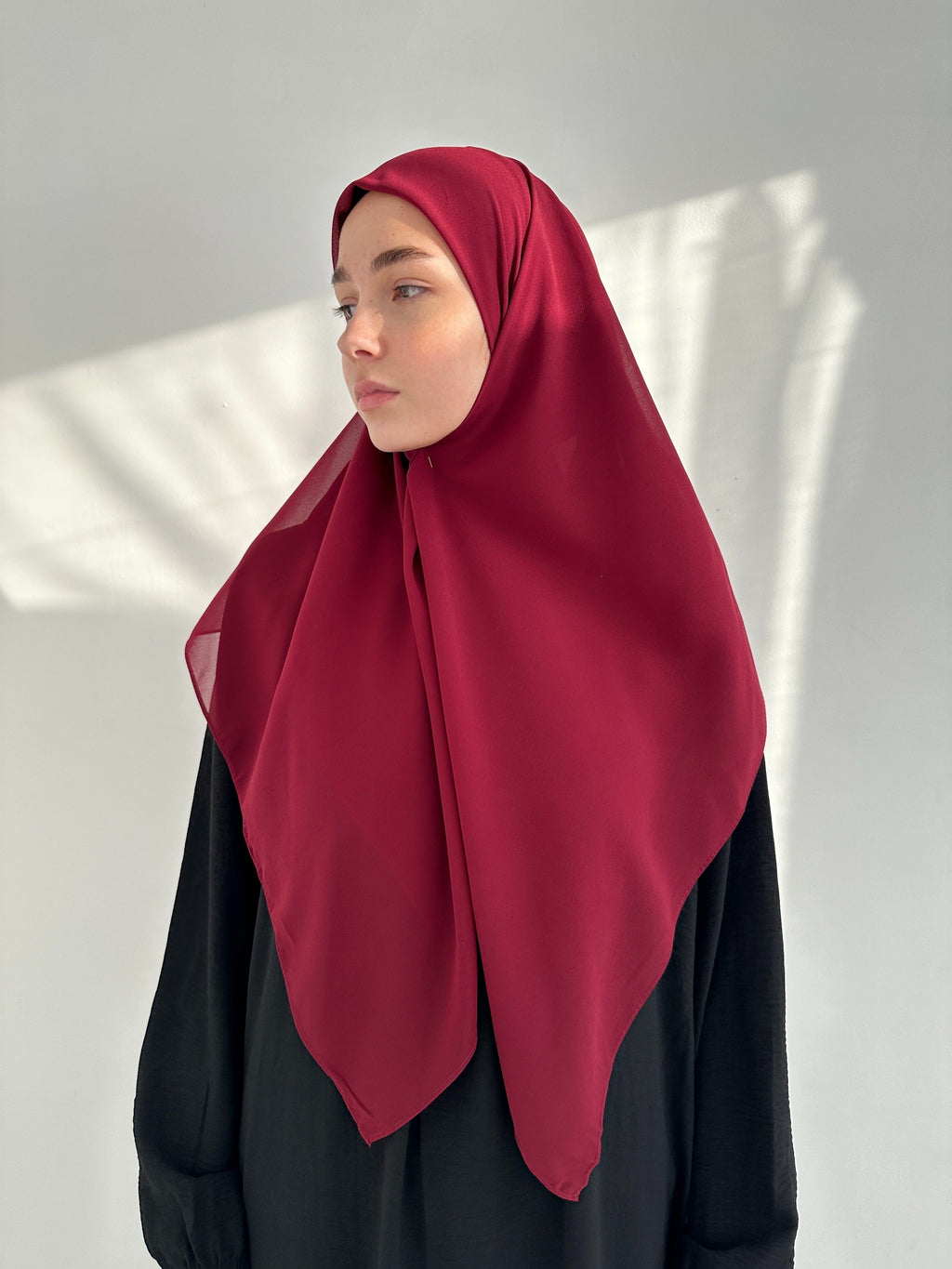 HIJAB CARRÉ EN MOUSSELINE BORDEAUX