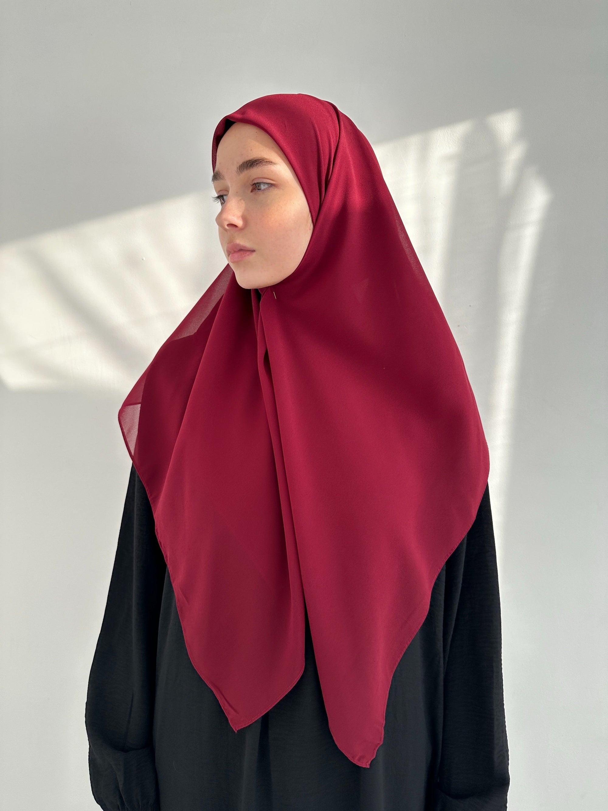 HIJAB CARRÉ EN MOUSSELINE BORDEAUX