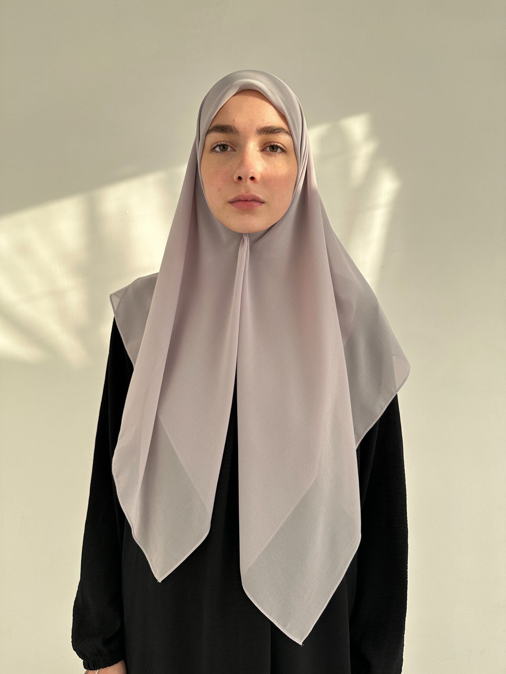 HIJAB CARRÉ EN MOUSSELINE GRIS
