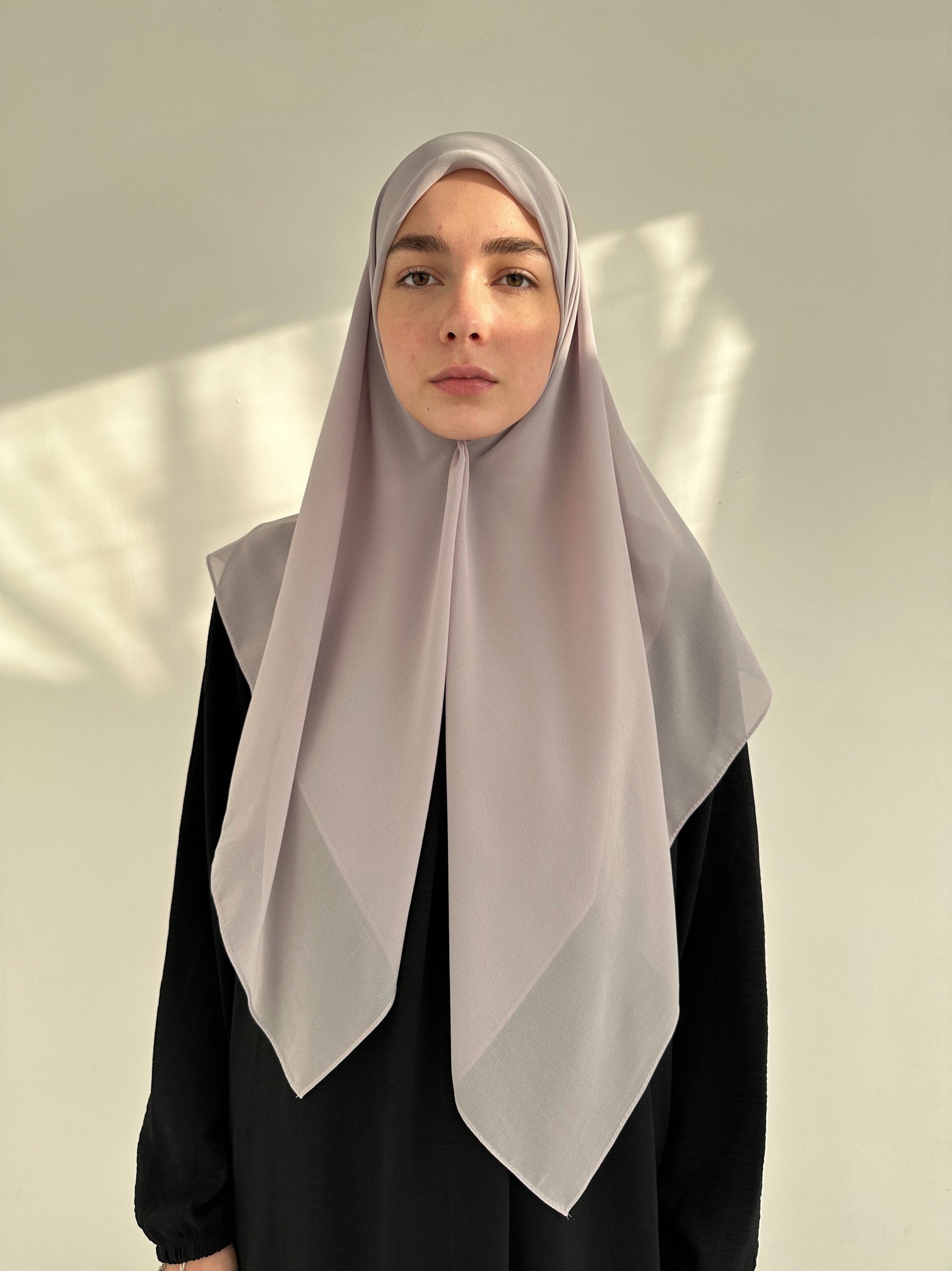 HIJAB CARRÉ EN MOUSSELINE GRIS