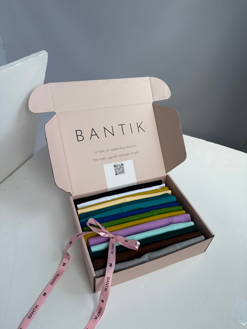 BOX DE 14 BONNETS TUBES