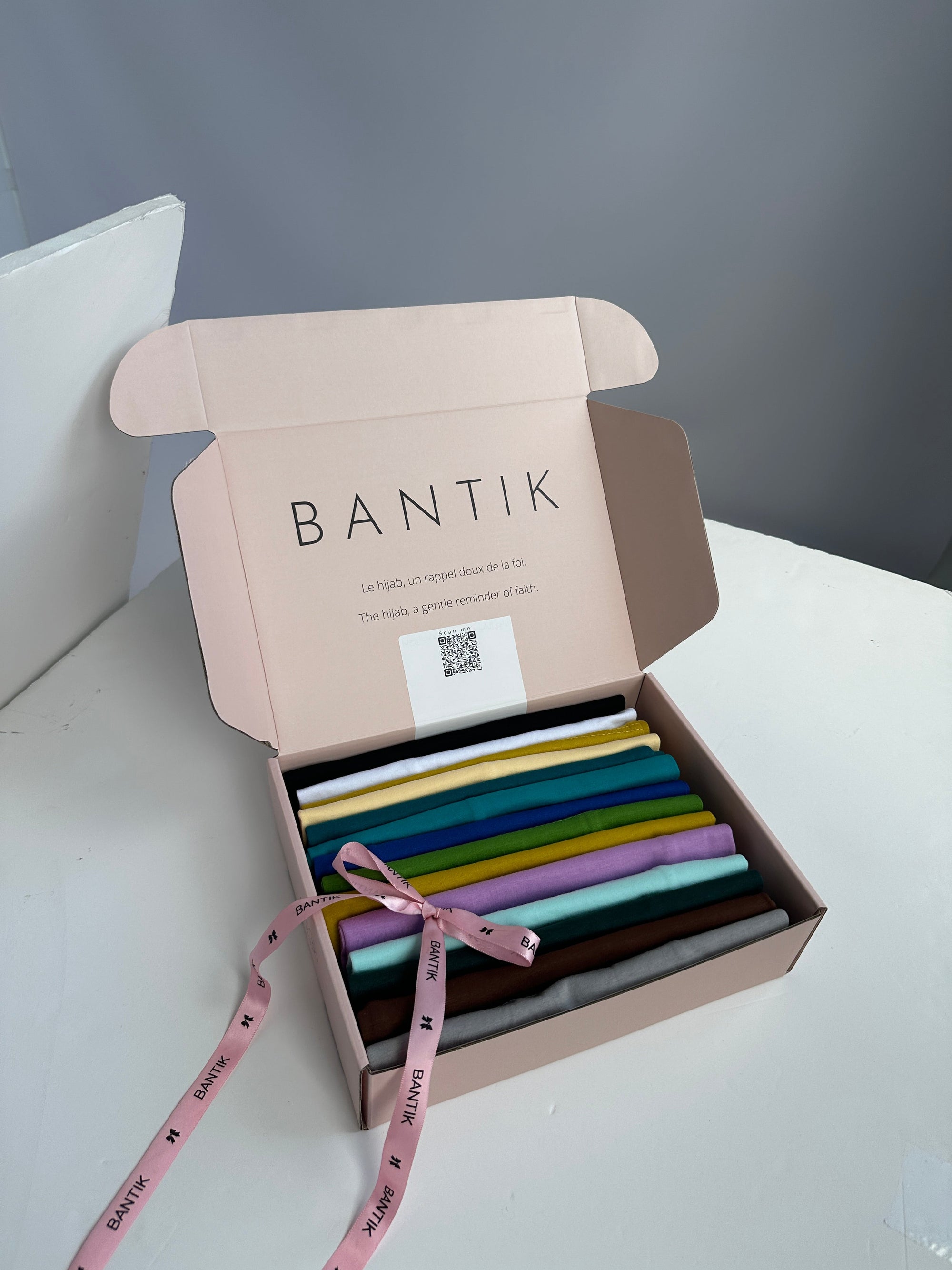 BOX DE 14 BONNETS TUBES