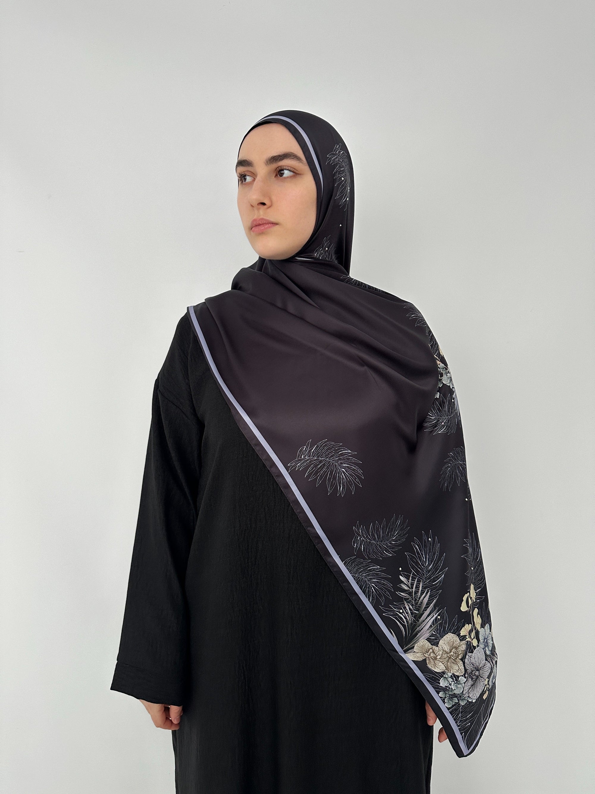HIJAB SATIN À MOTIF AVEC STRASS