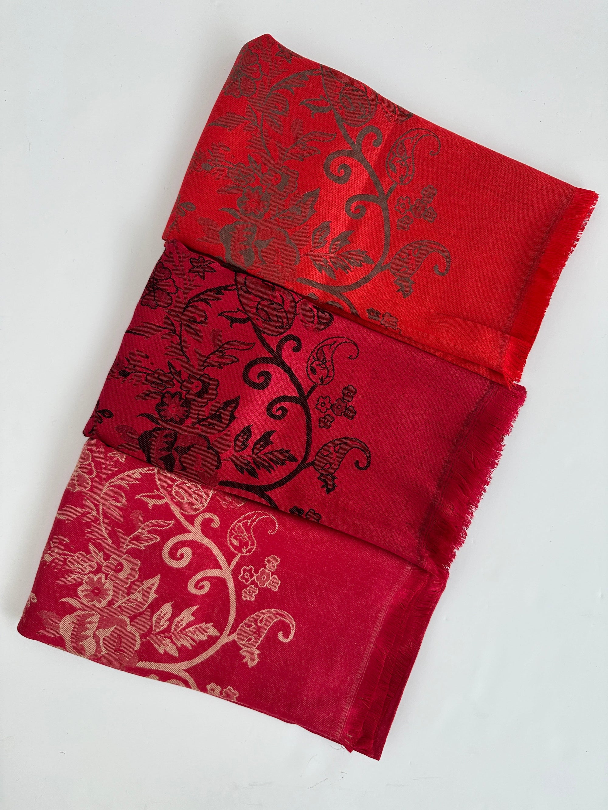 PASHMINA À MOTIFS SATINÉ