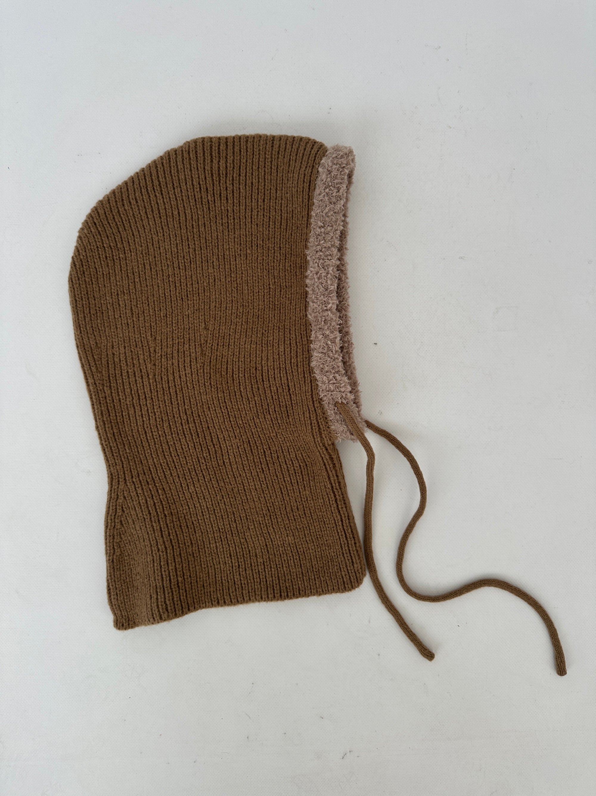 CAGOULE EN MAILLE CÔTELÉE CARAMEL
