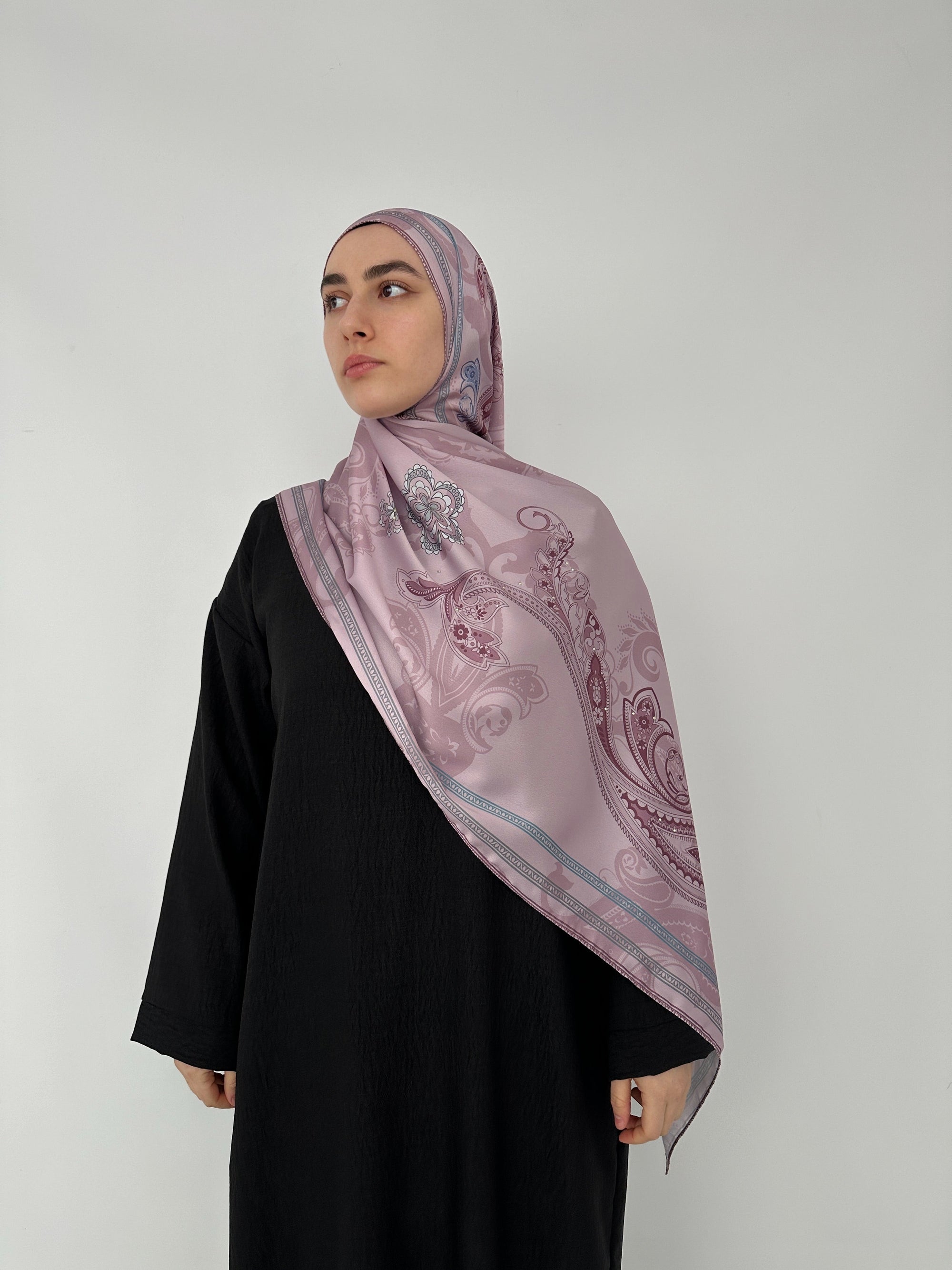 HIJAB SATIN À MOTIF AVEC STRASS