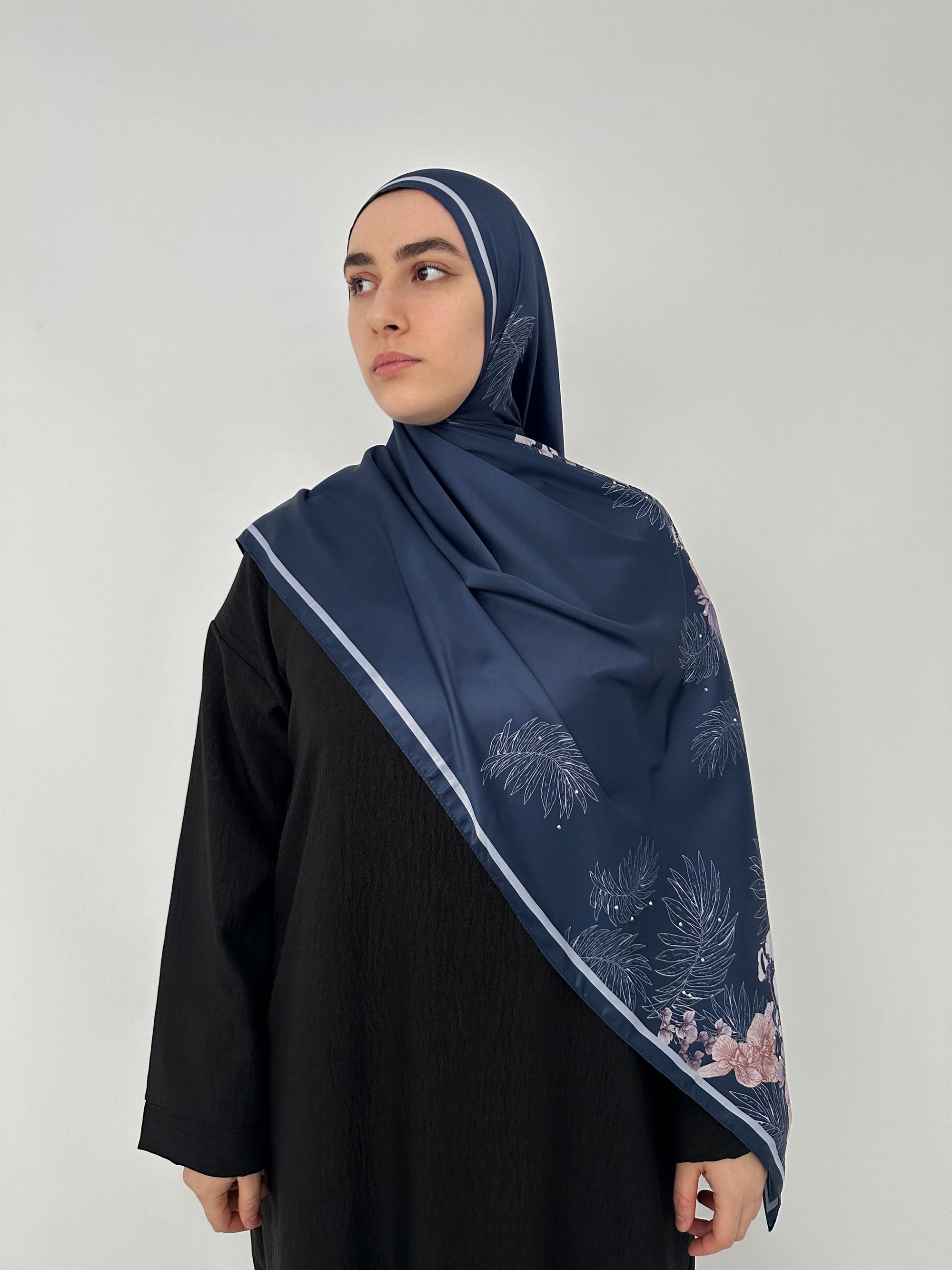 HIJAB SATIN À MOTIF AVEC STRASS