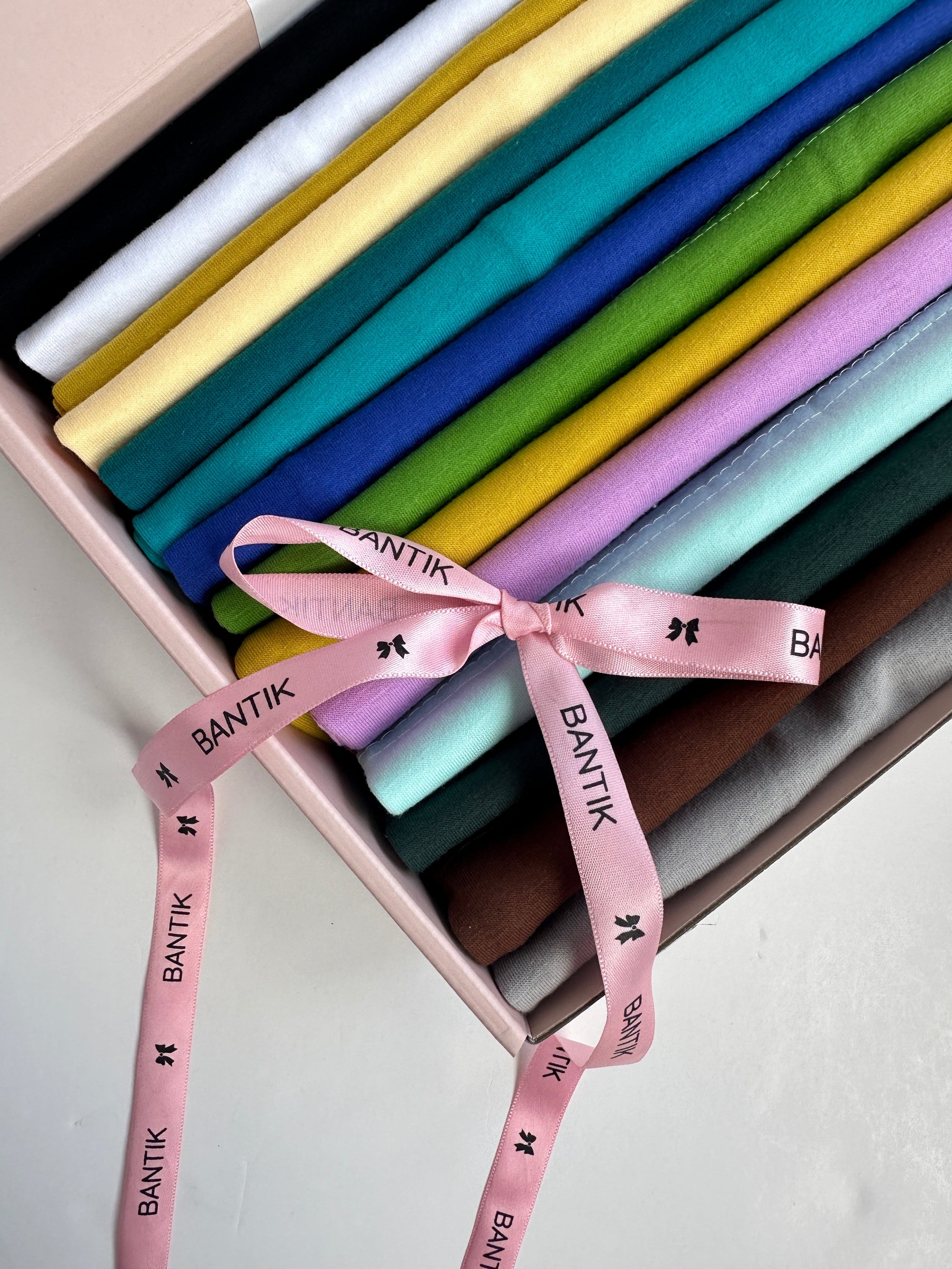 BOX DE 14 BONNETS TUBES