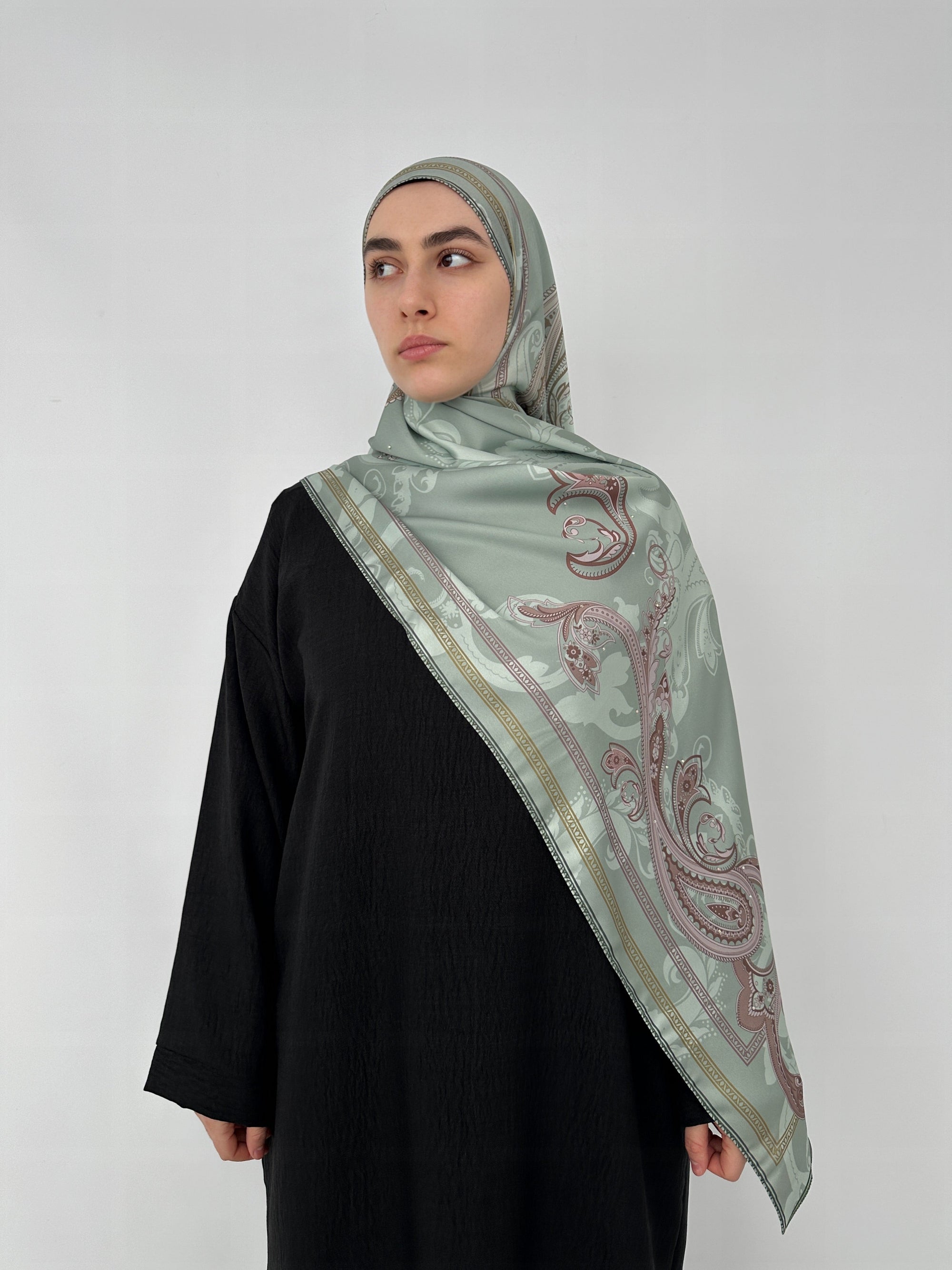 HIJAB SATIN À MOTIF AVEC STRASS