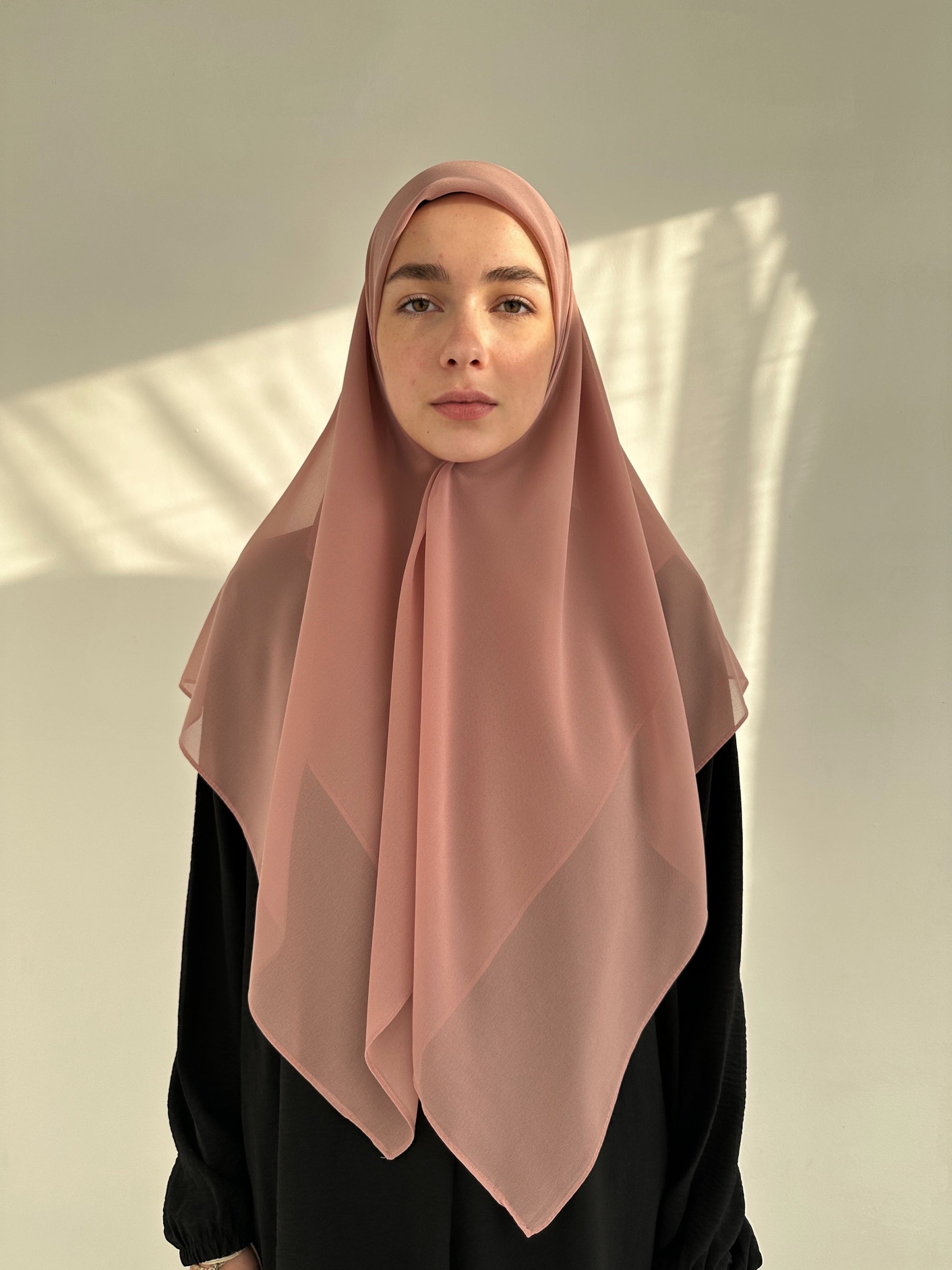 HIJAB CARRÉ EN MOUSSELINE ROSE PÂLE