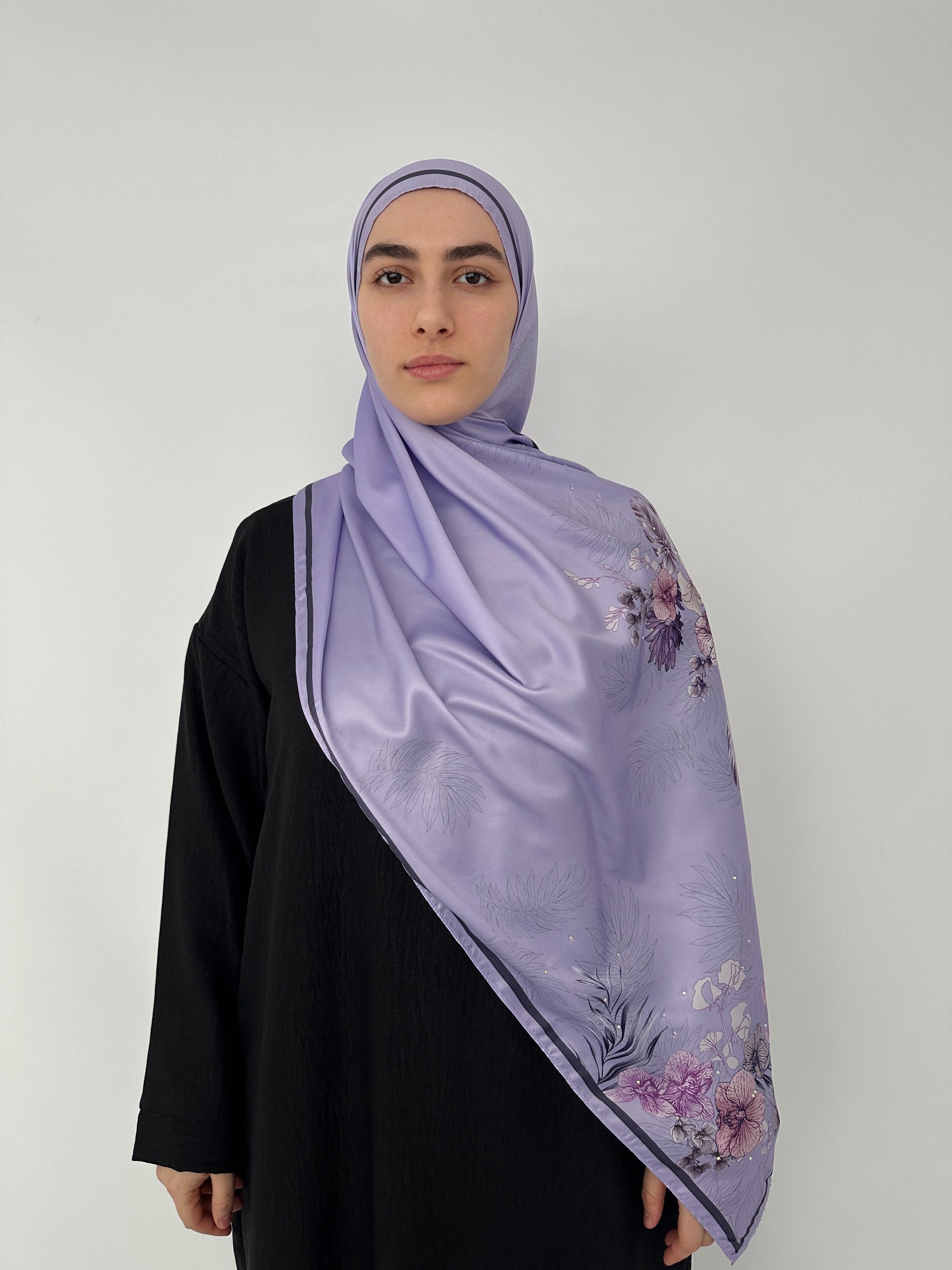 HIJAB SATIN À MOTIF AVEC STRASS