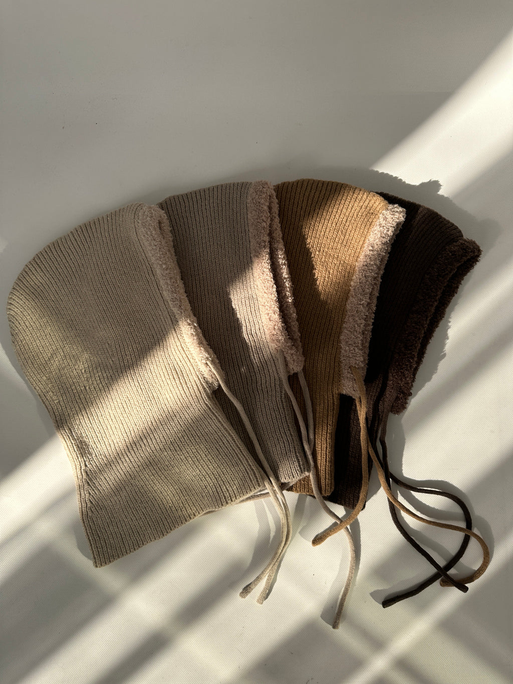 CAGOULE EN MAILLE CÔTELÉE CARAMEL