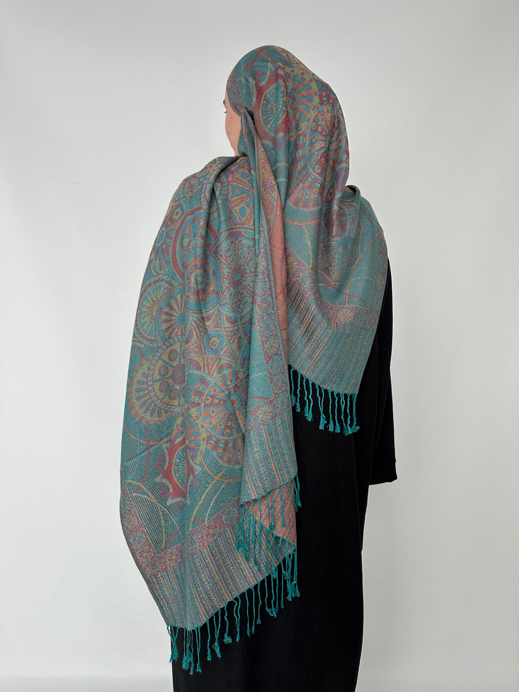 PASHMINA À MOTIFS AVEC FRANGES