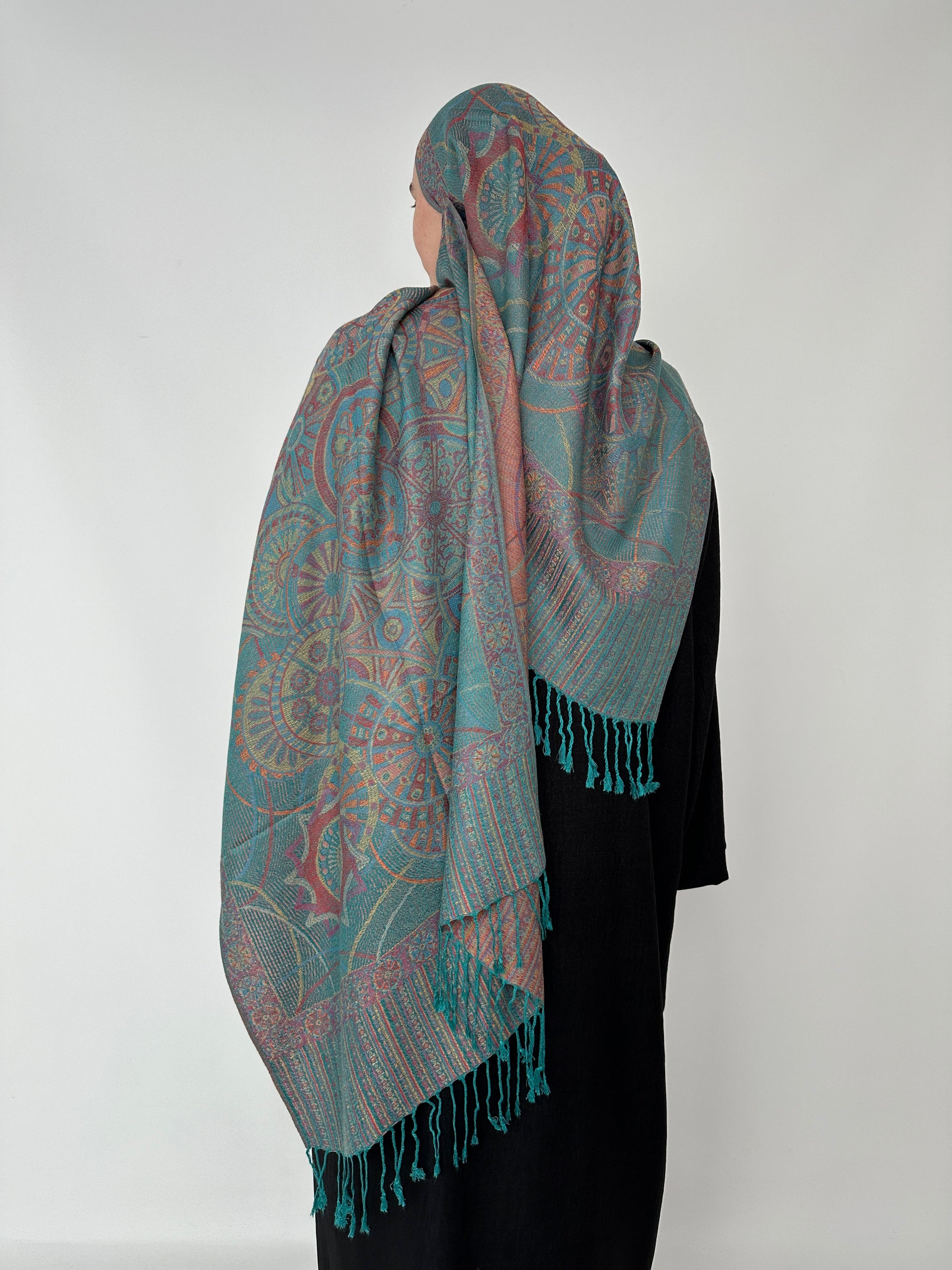 PASHMINA À MOTIFS AVEC FRANGES