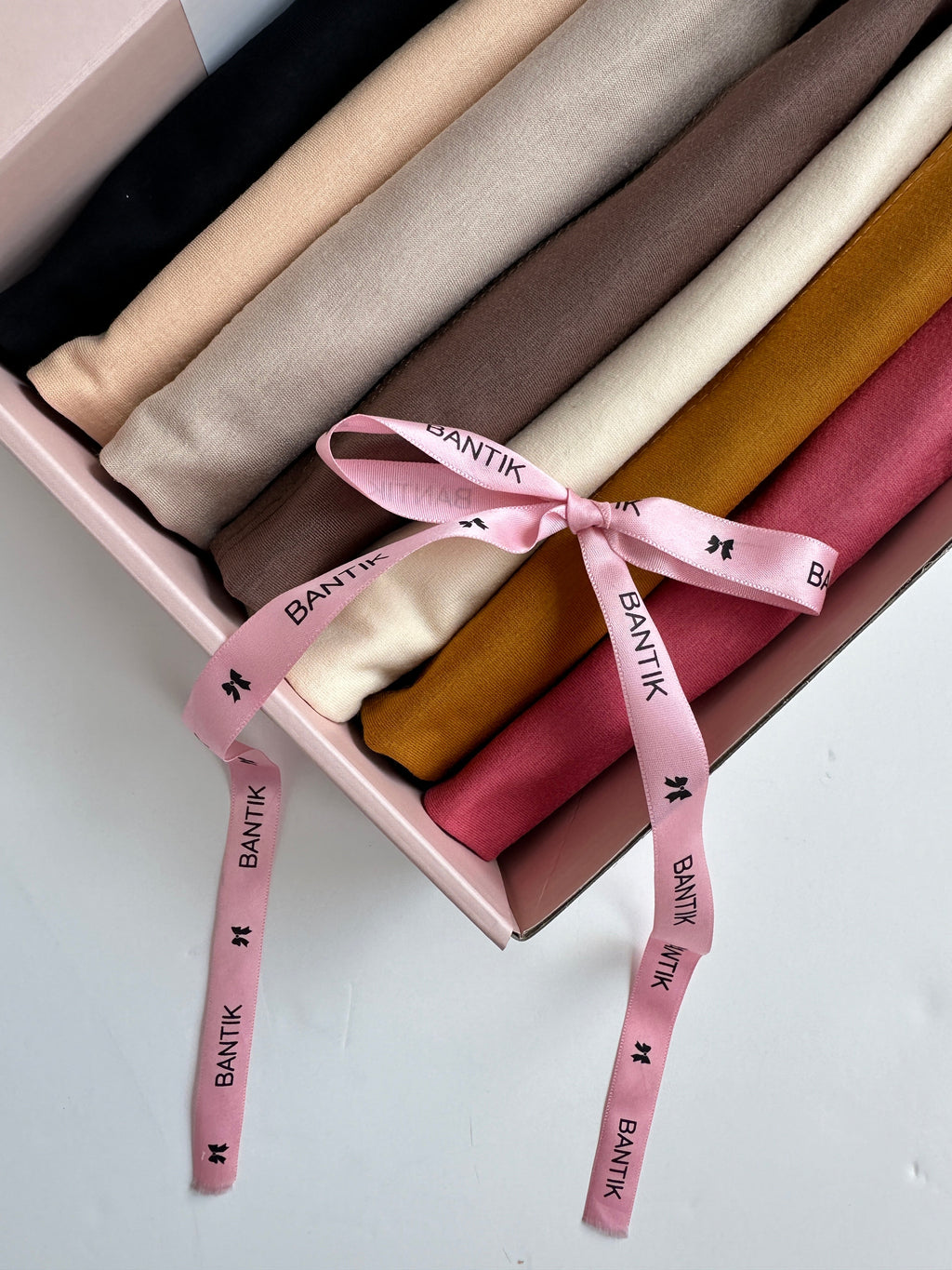 BOX BONNETS FERME