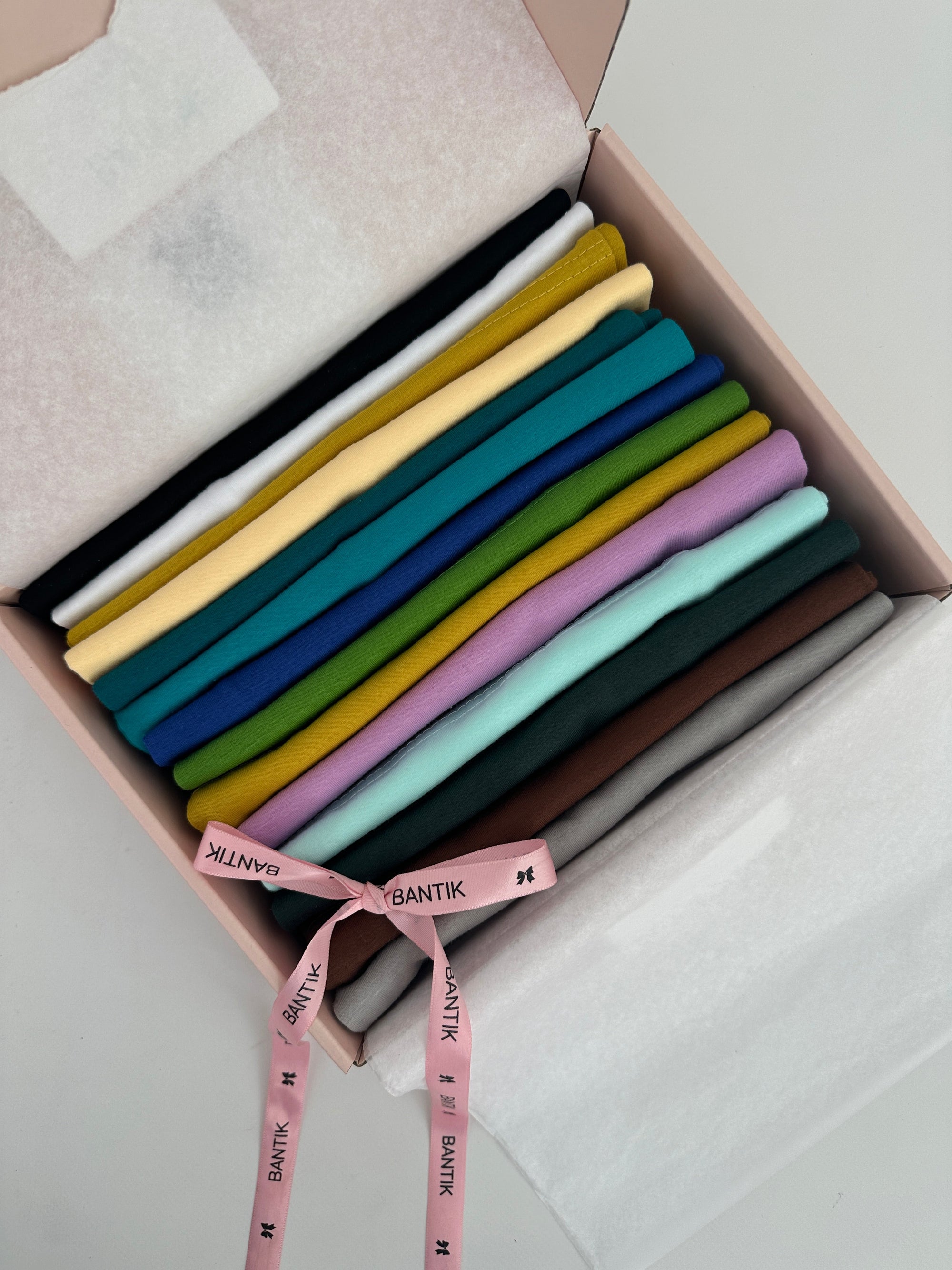 BOX DE 14 BONNETS TUBES