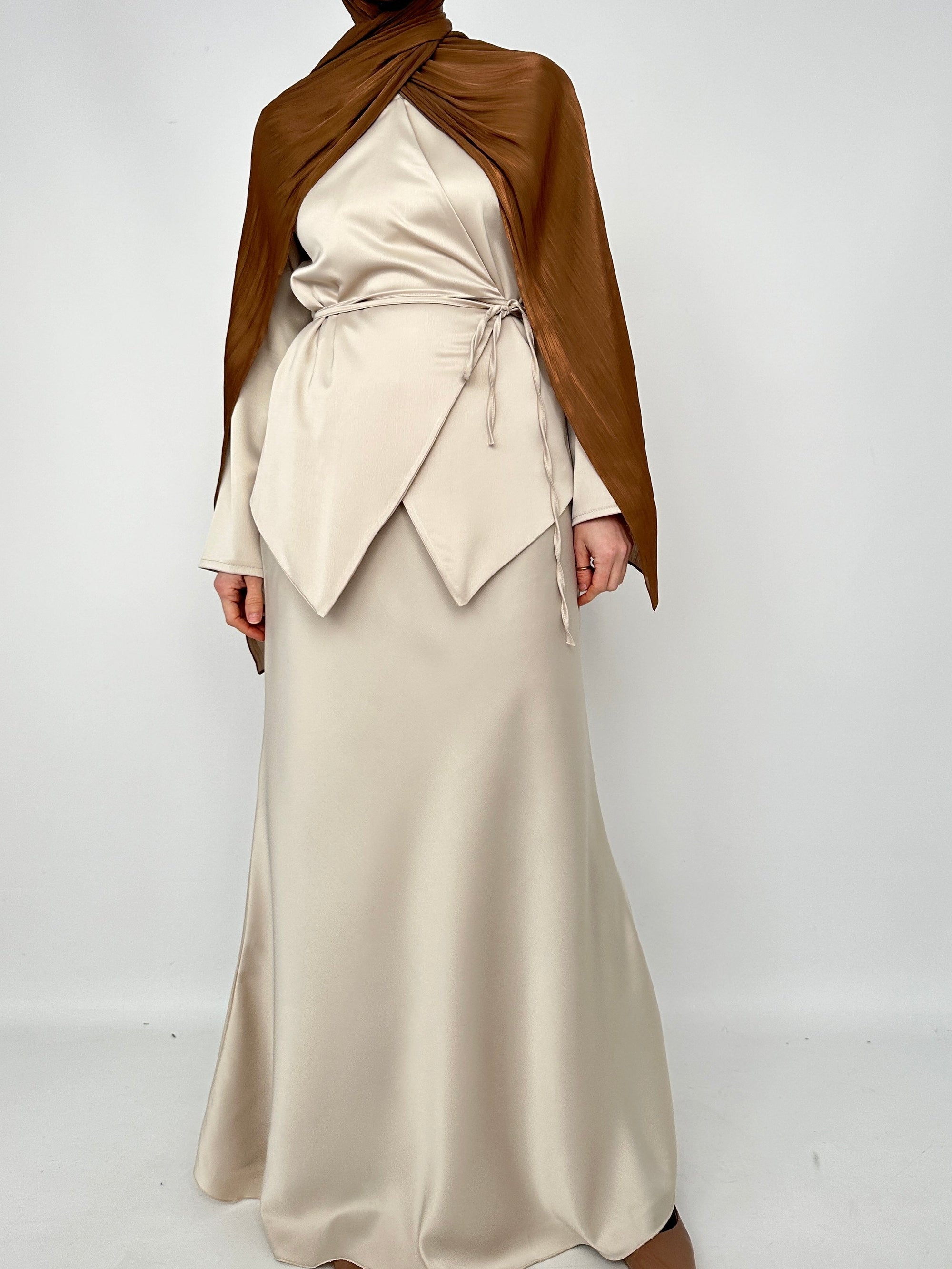 ENSEMBLE JUPE ET KIMONO SATINÉ