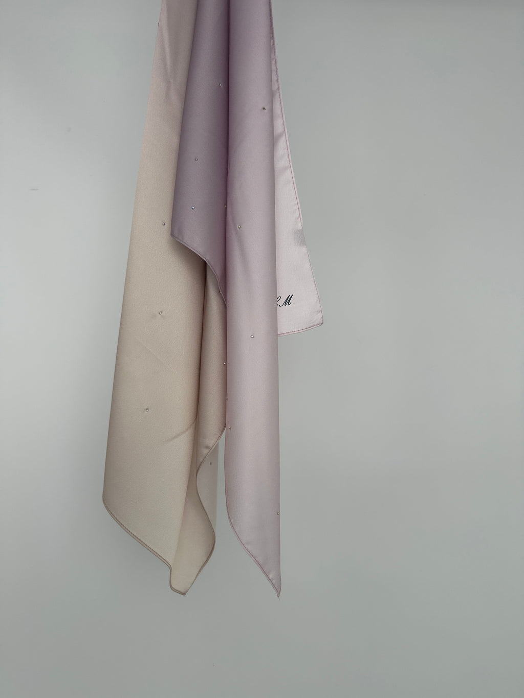 HIJAB SATIN AVEC STRASS