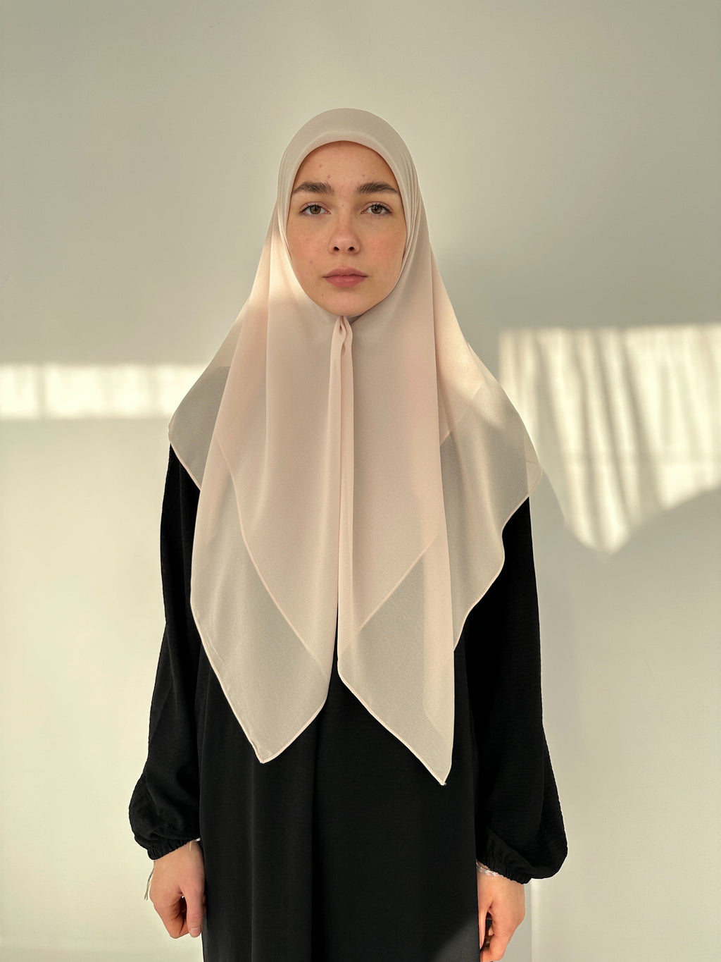 HIJAB CARRÉ EN MOUSSELINE NUDE