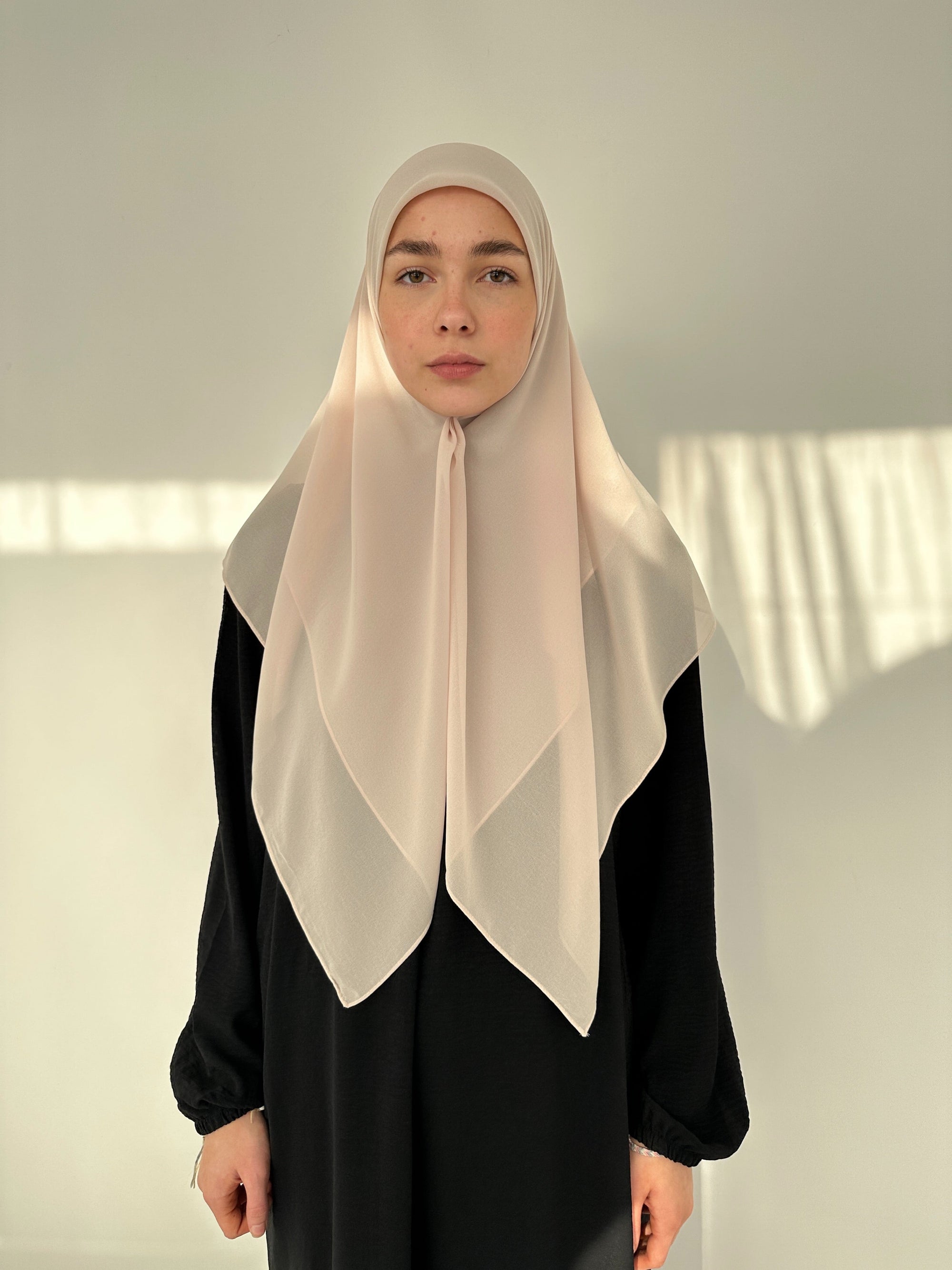 HIJAB CARRÉ EN MOUSSELINE NUDE