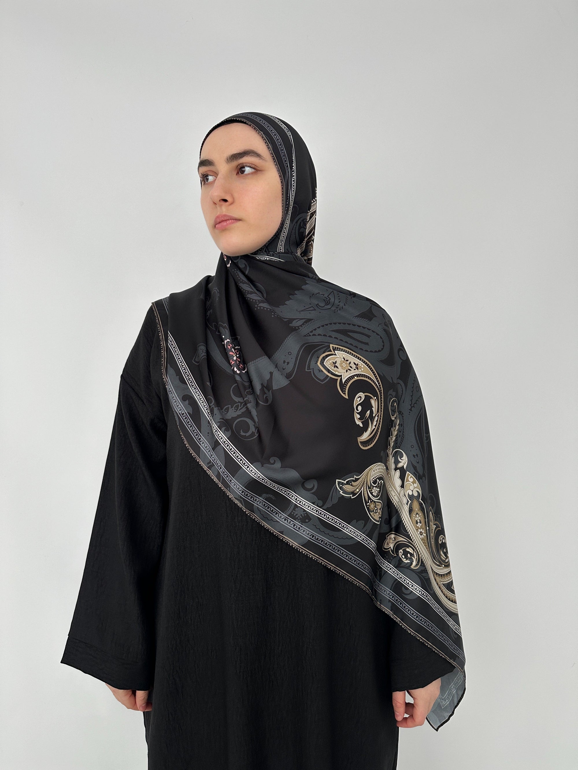 HIJAB SATIN À MOTIF AVEC STRASS