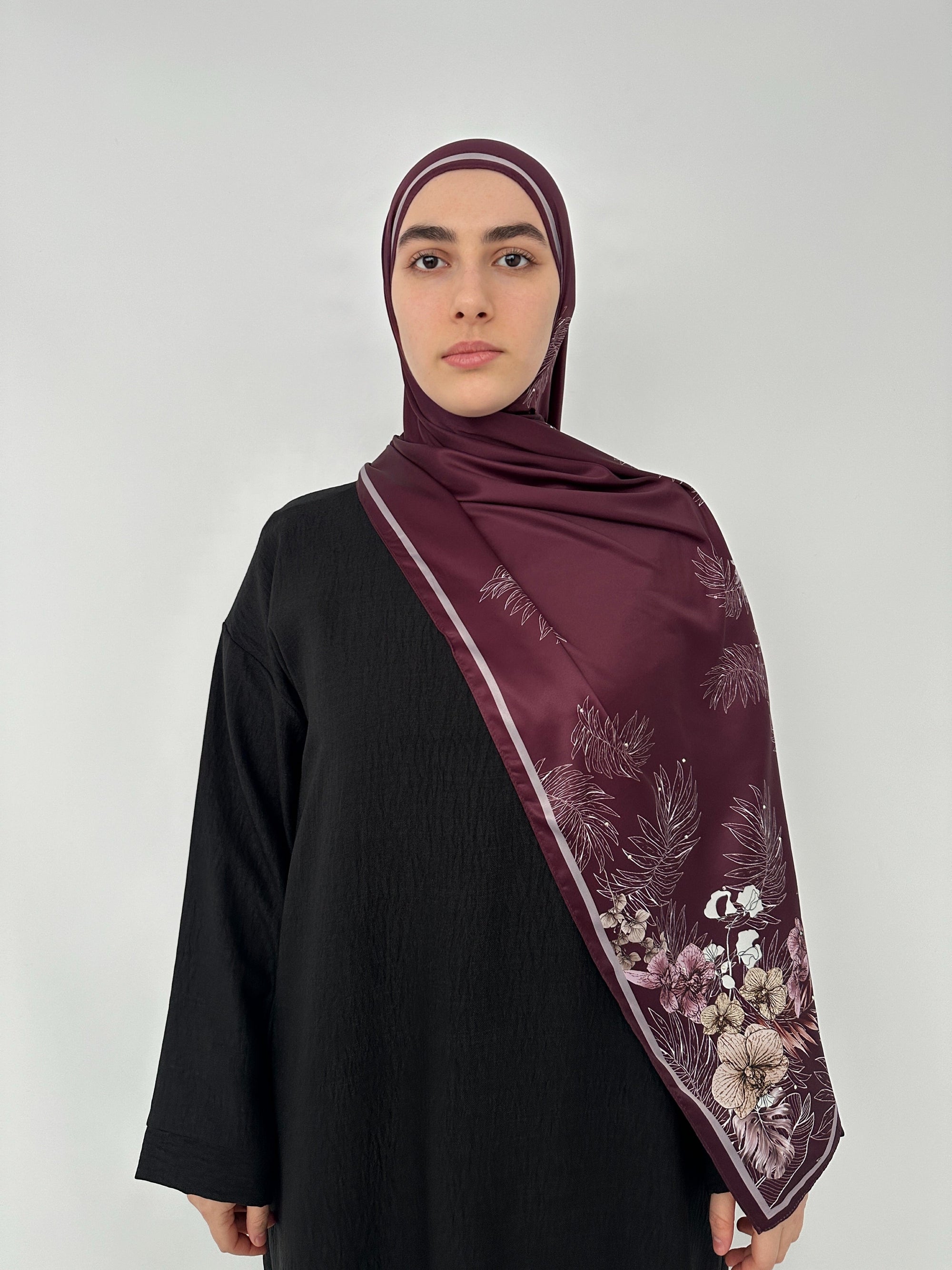 HIJAB SATIN À MOTIF AVEC STRASS