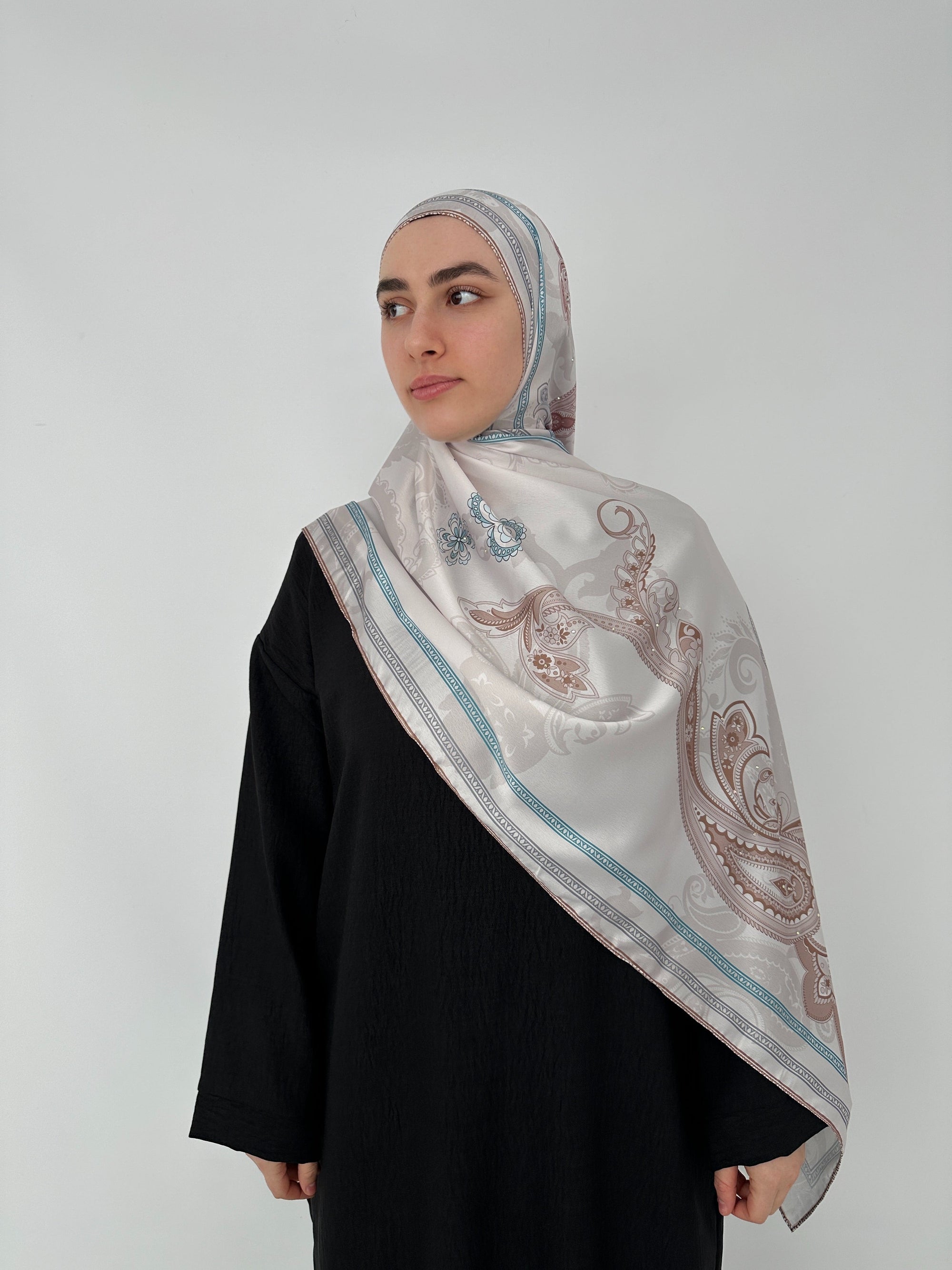 HIJAB SATIN À MOTIF AVEC STRASS