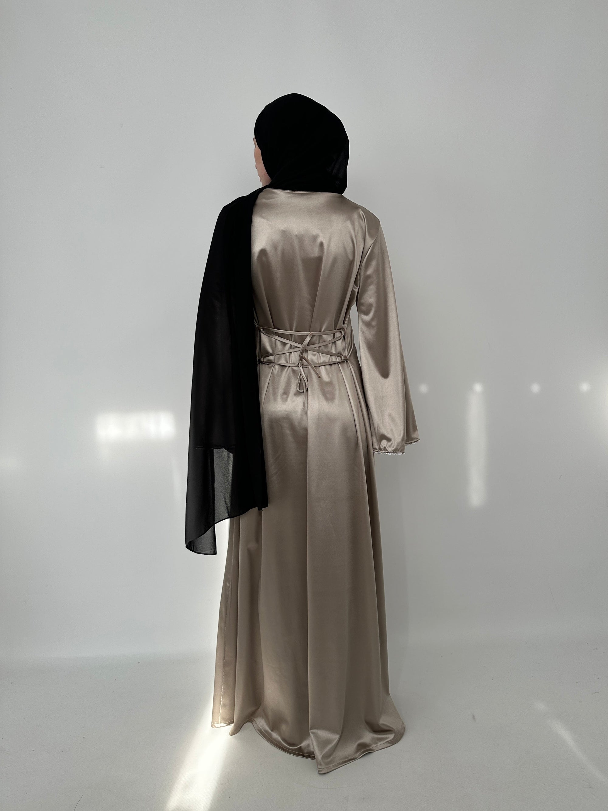 ROBE EN VELOURS SATINÉ GRÈGE