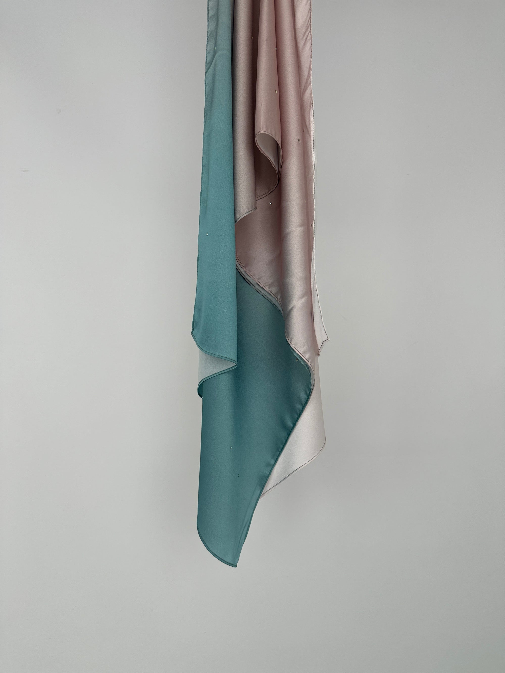 HIJAB SATIN AVEC STRASS