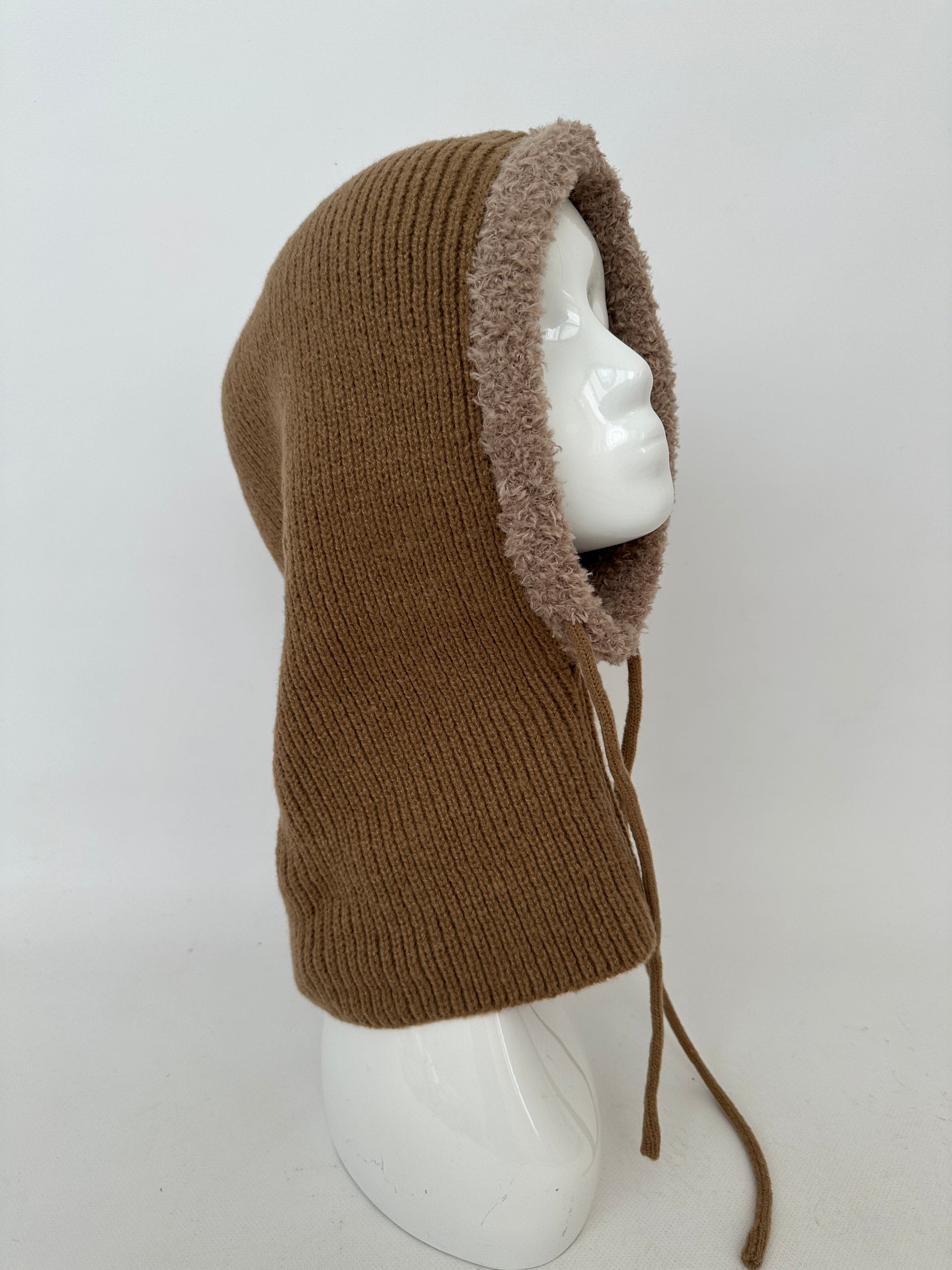 CAGOULE EN MAILLE CÔTELÉE CARAMEL