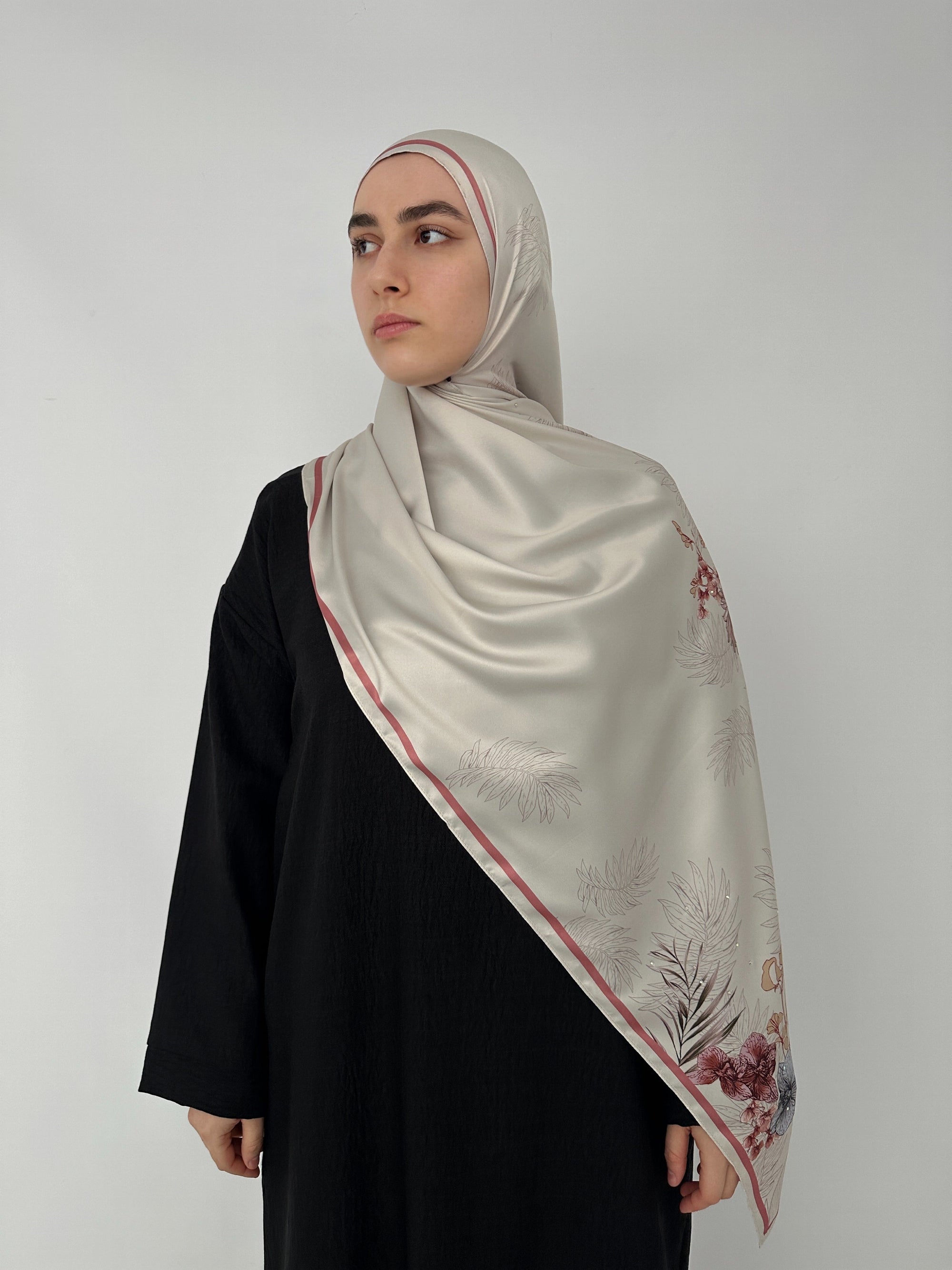 HIJAB SATIN À MOTIF AVEC STRASS