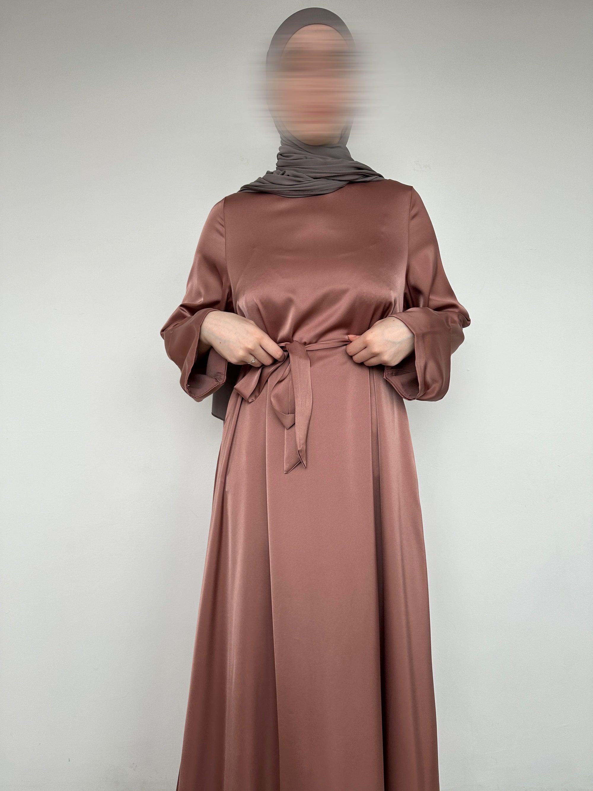 ABAYA SATINÉE ÉLÉGANTE