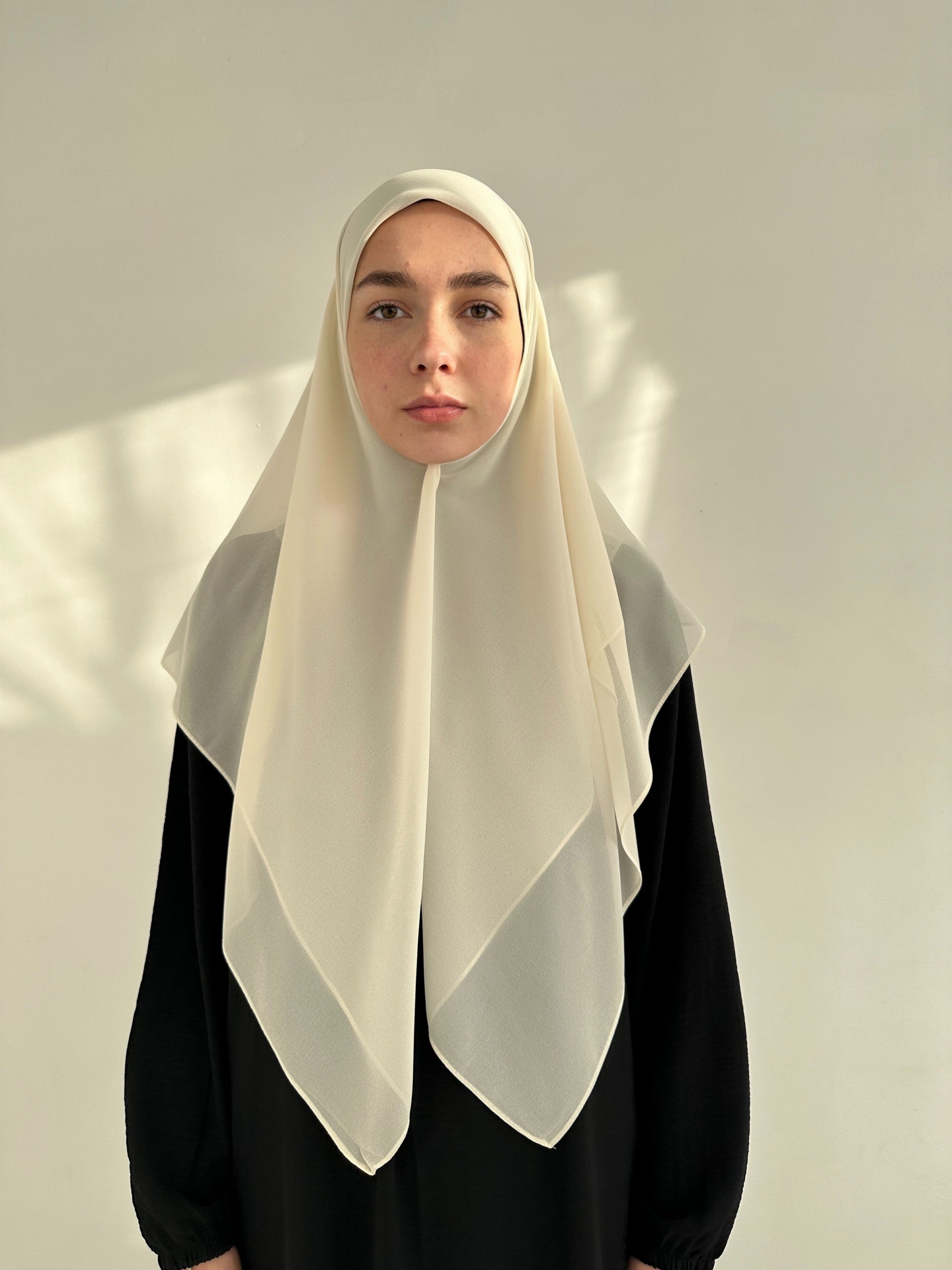 HIJAB CARRÉ EN MOUSSELINE CRÈME