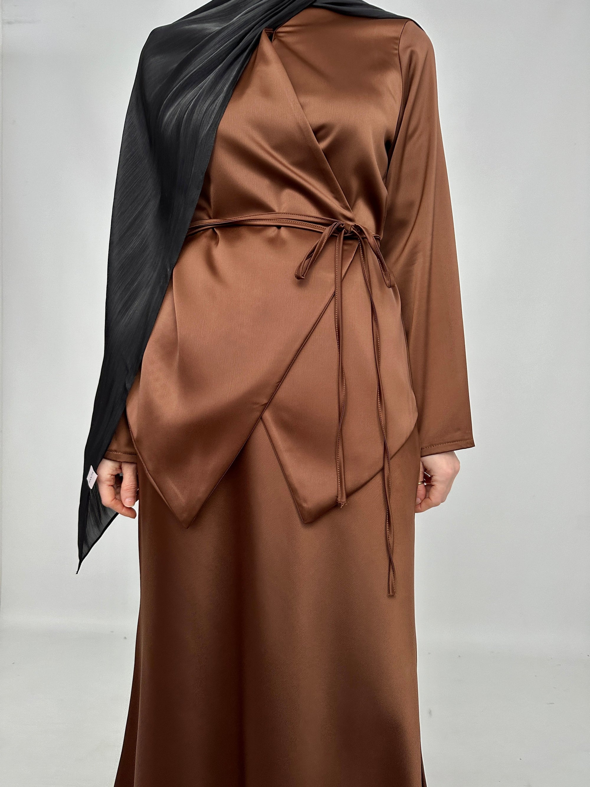 ENSEMBLE JUPE ET KIMONO SATINÉ