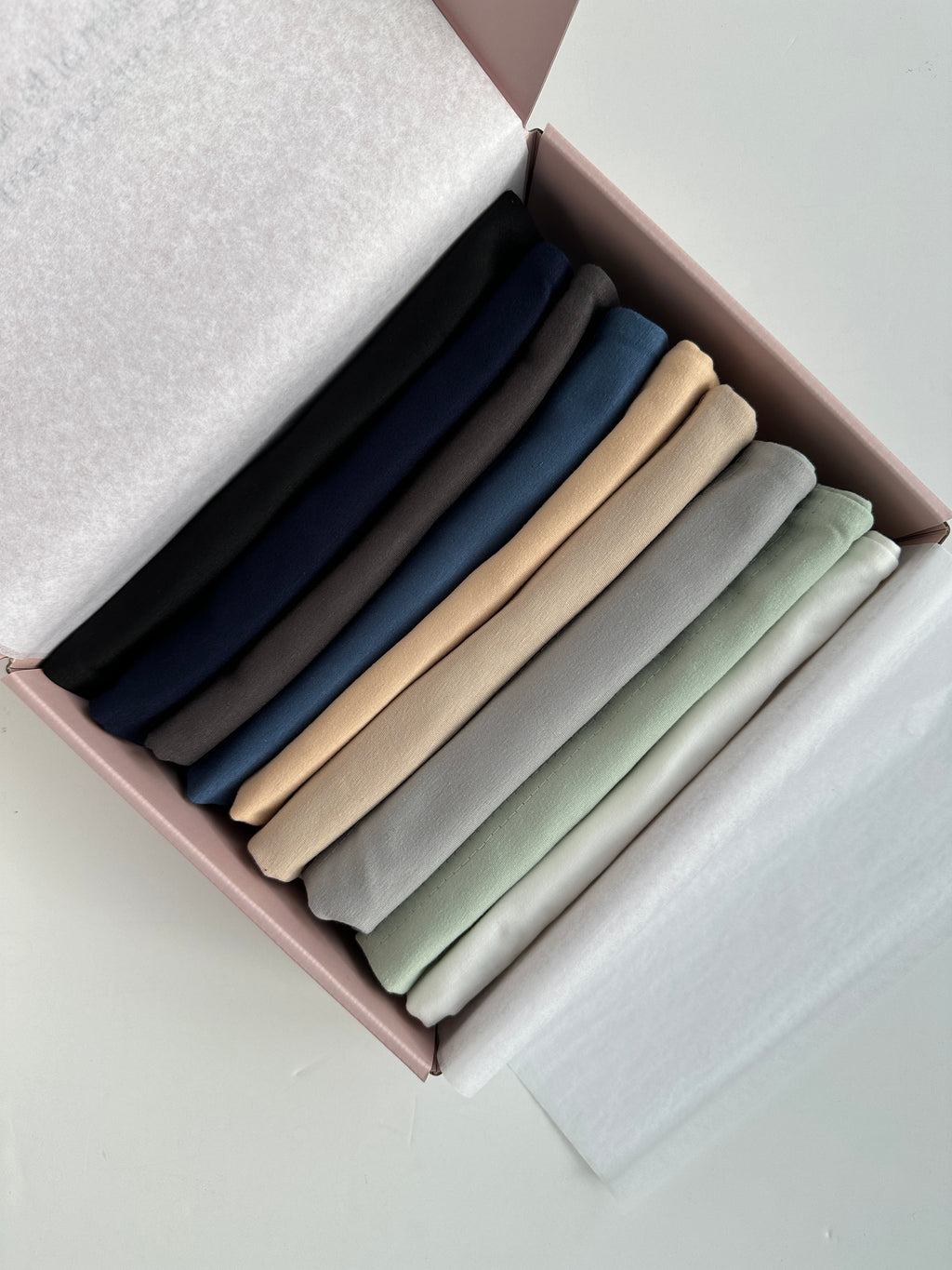 BOX 9 BONNETS TUBE FERMÉ