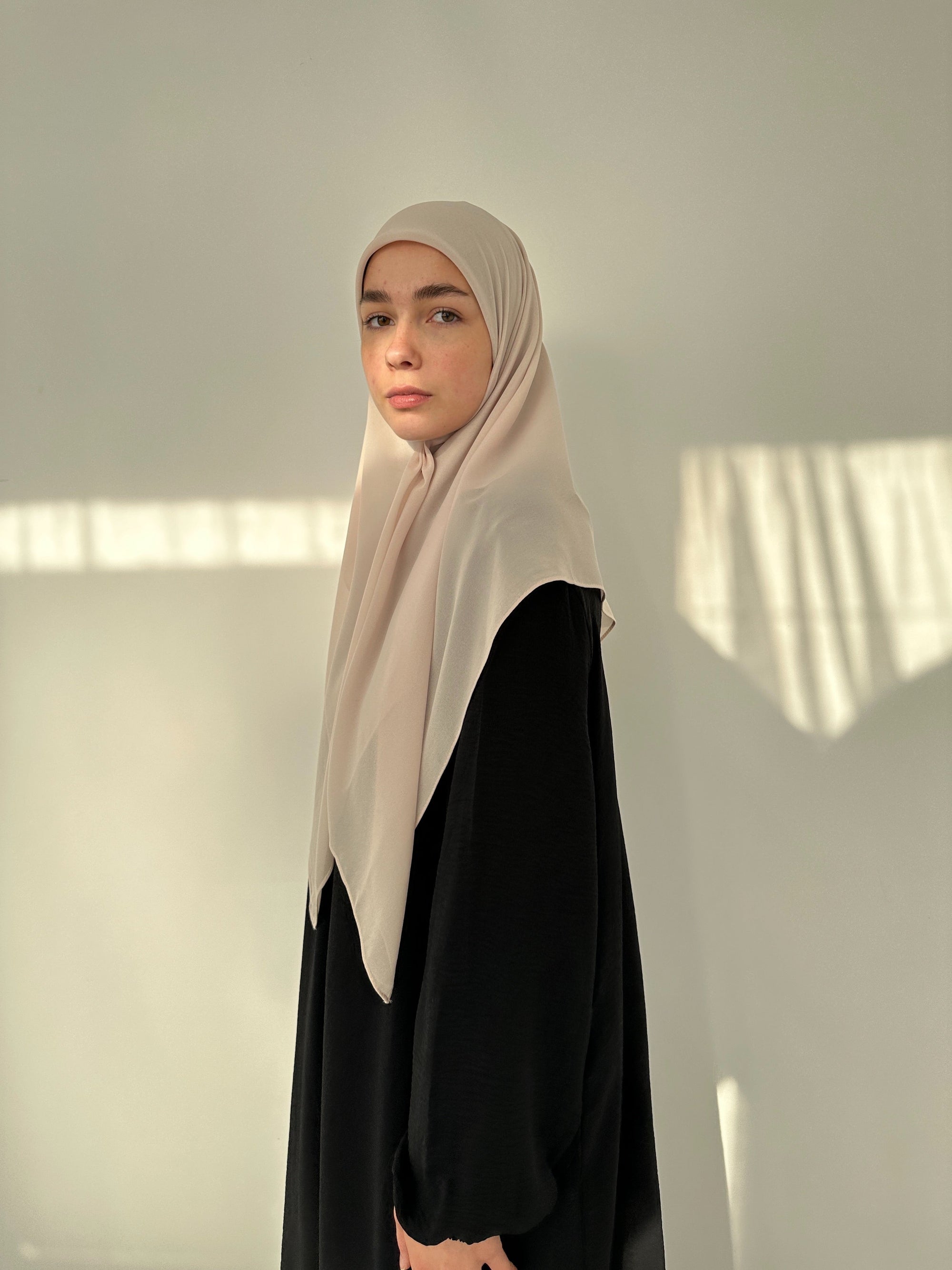 HIJAB CARRÉ EN MOUSSELINE NUDE