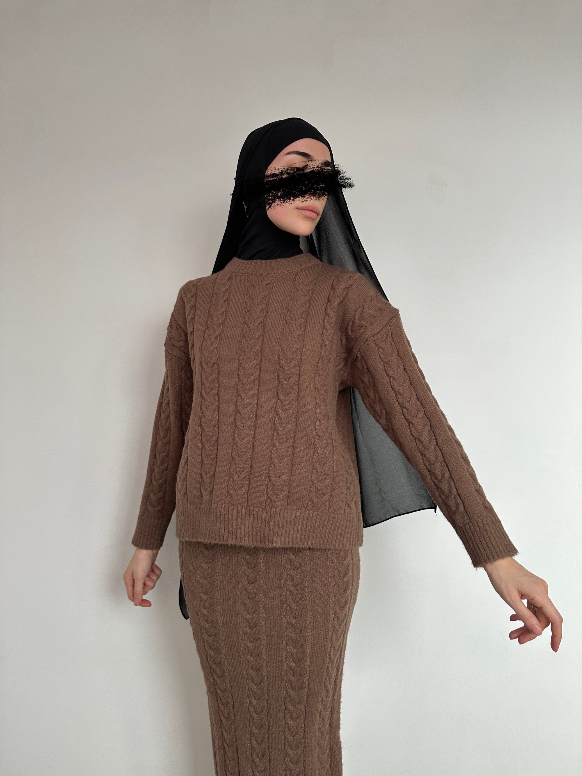 ENSEMBLE JUPE ET PULL CARAMEL