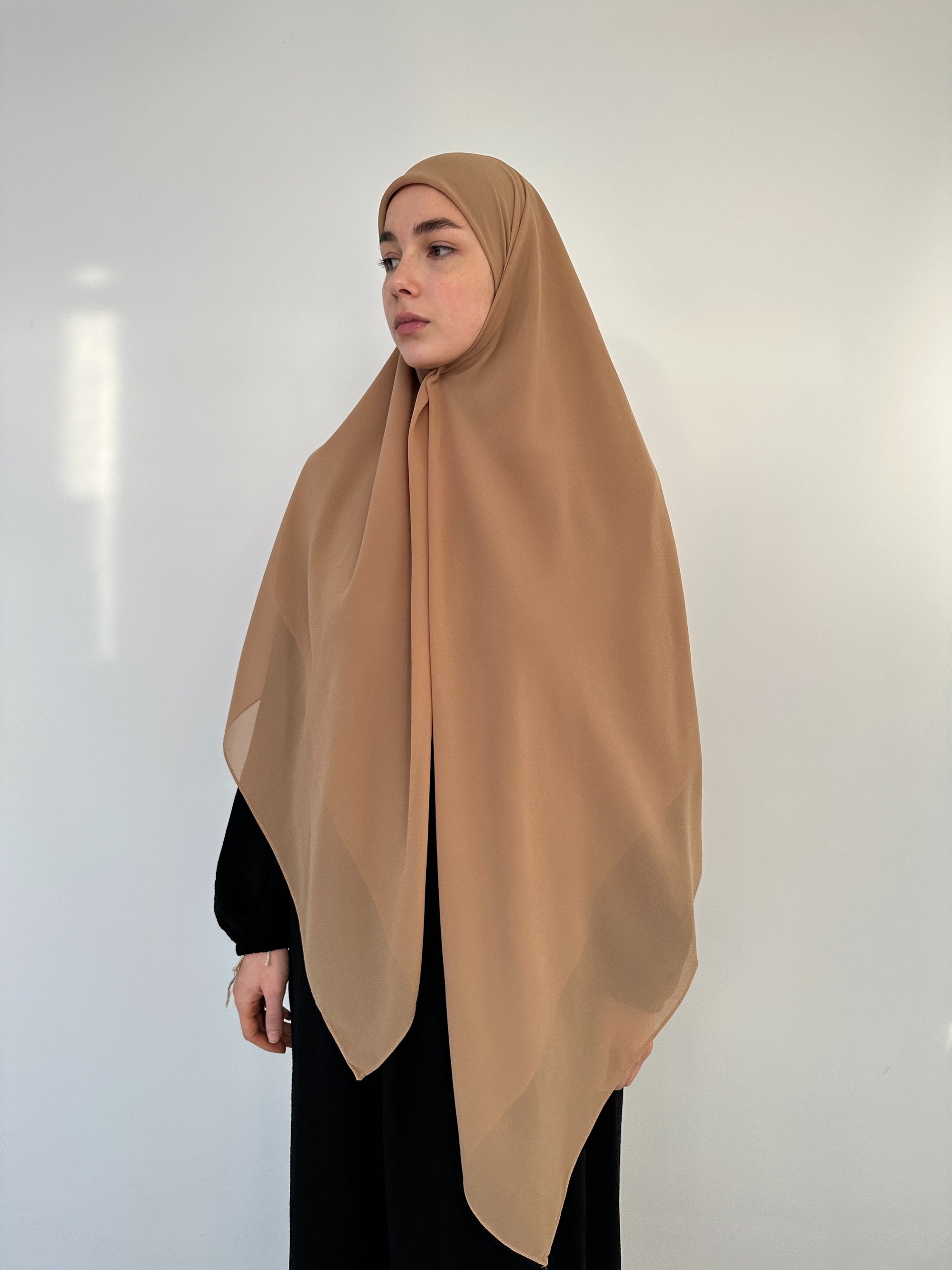 HIJAB CARRÉ XL EN MOUSSELINE CARAMEL