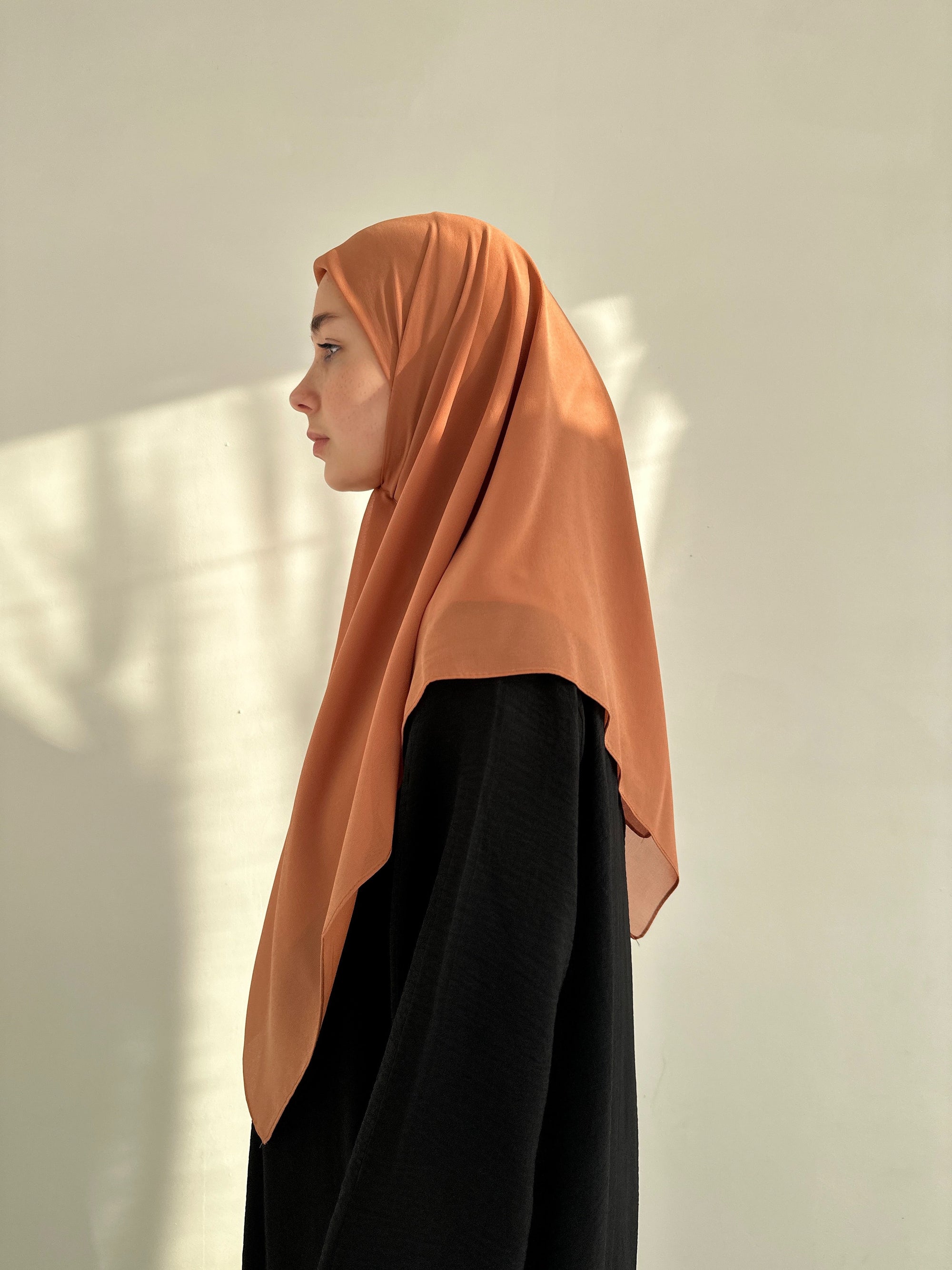 HIJAB CARRÉ EN MOUSSELINE CARAMEL