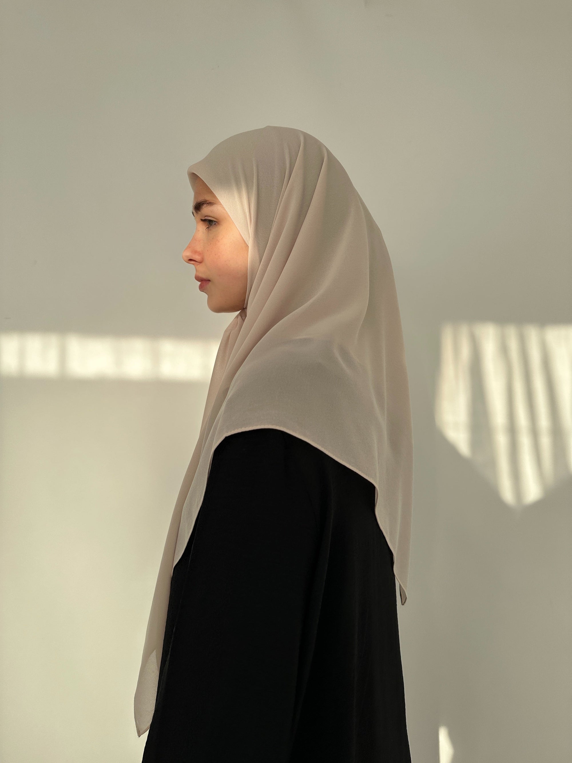 HIJAB CARRÉ EN MOUSSELINE NUDE