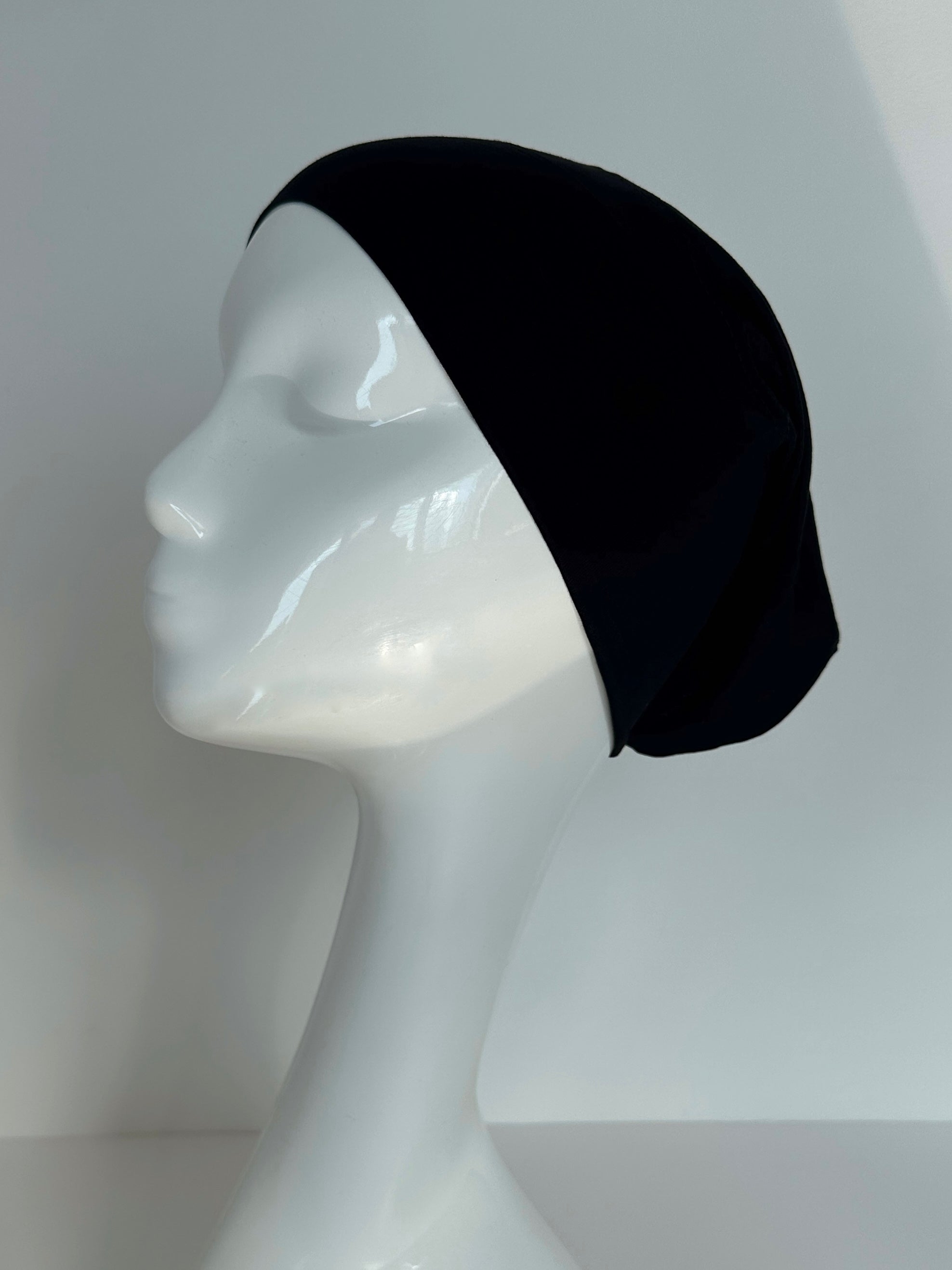 LOT DE 5 BONNETS