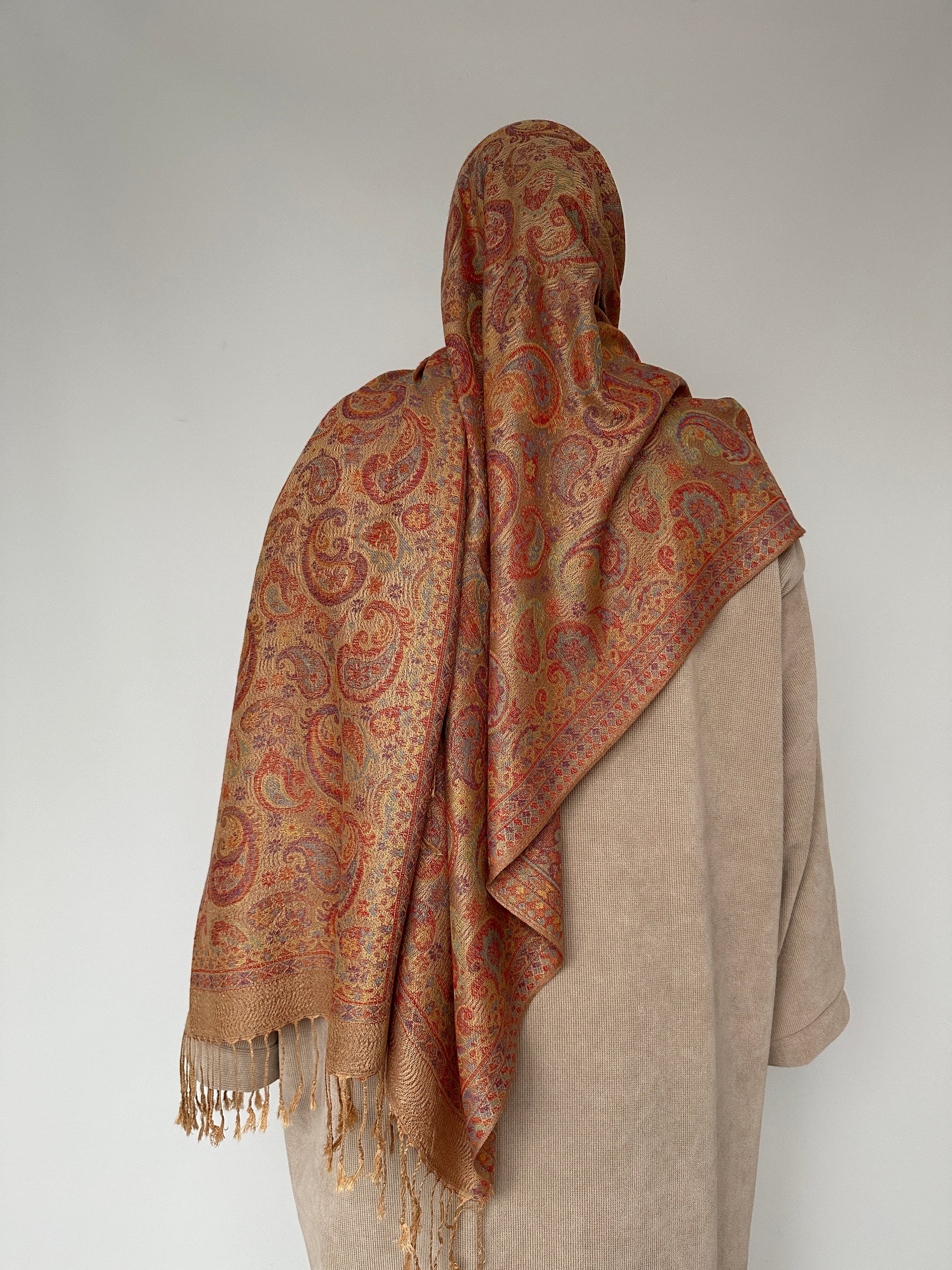 PASHMINA À MOTIFS AVEC FRANGES