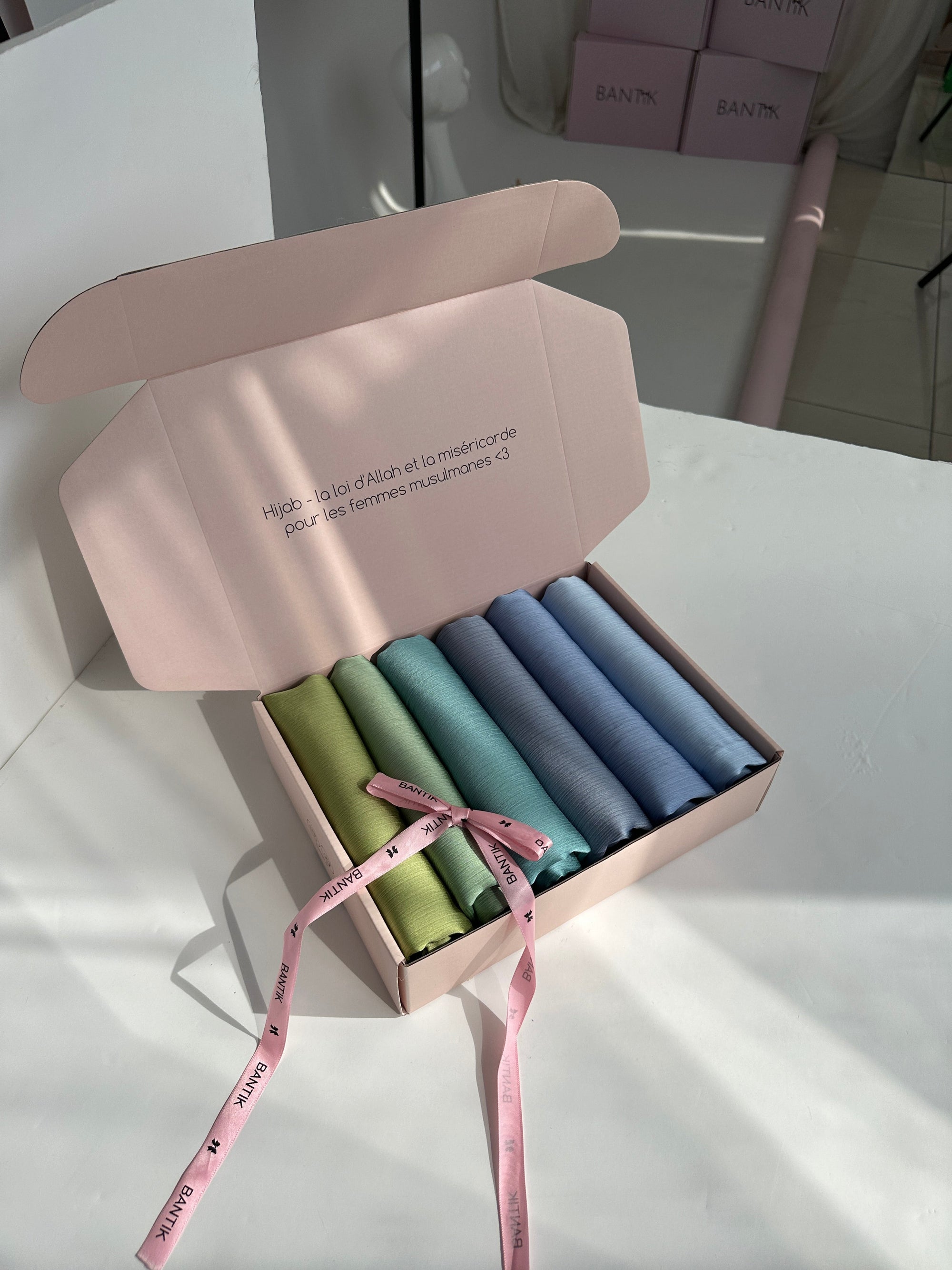 BOX 6 HIJABS SATIN PLISSÉ