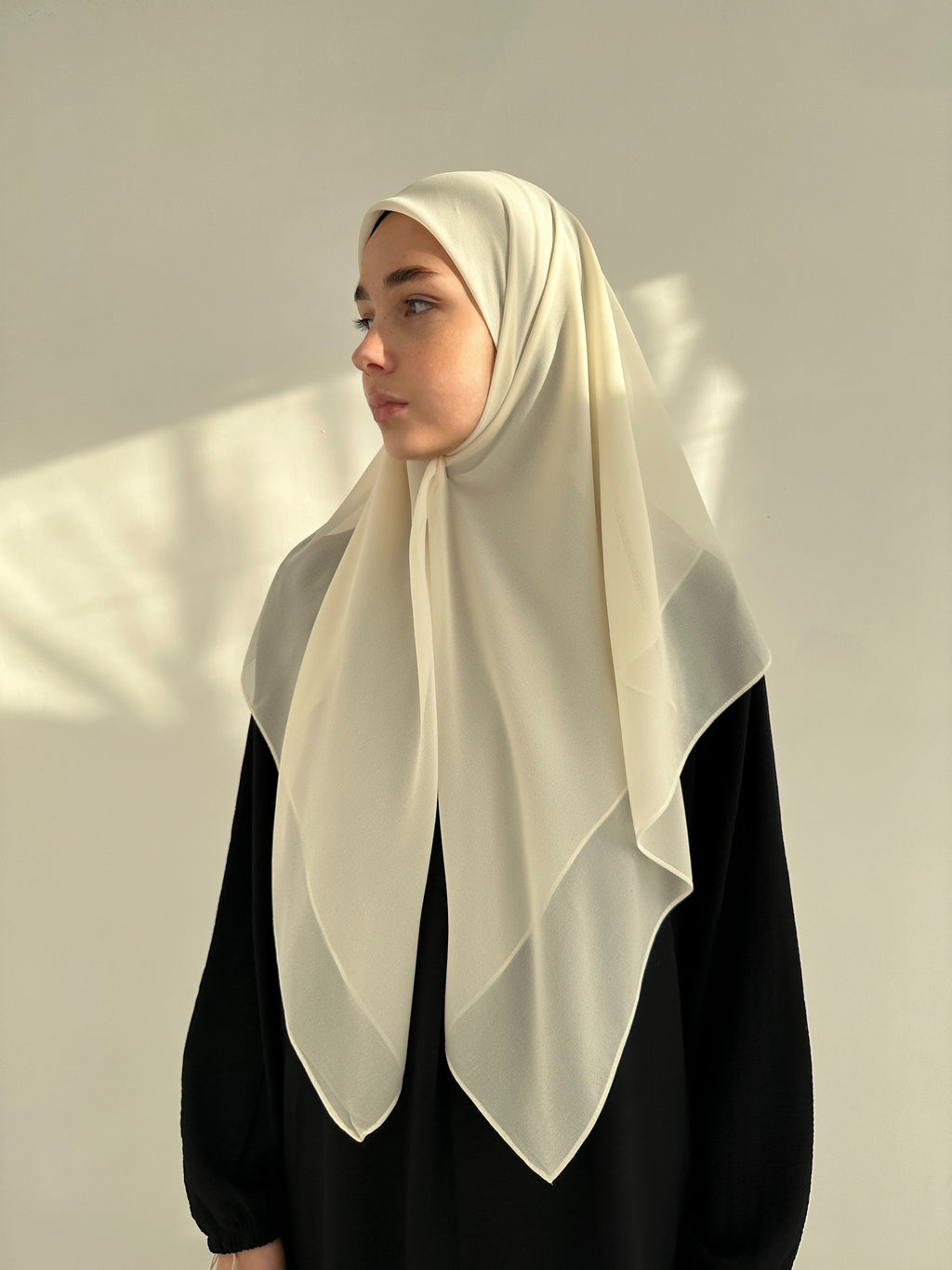 HIJAB CARRÉ EN MOUSSELINE CRÈME