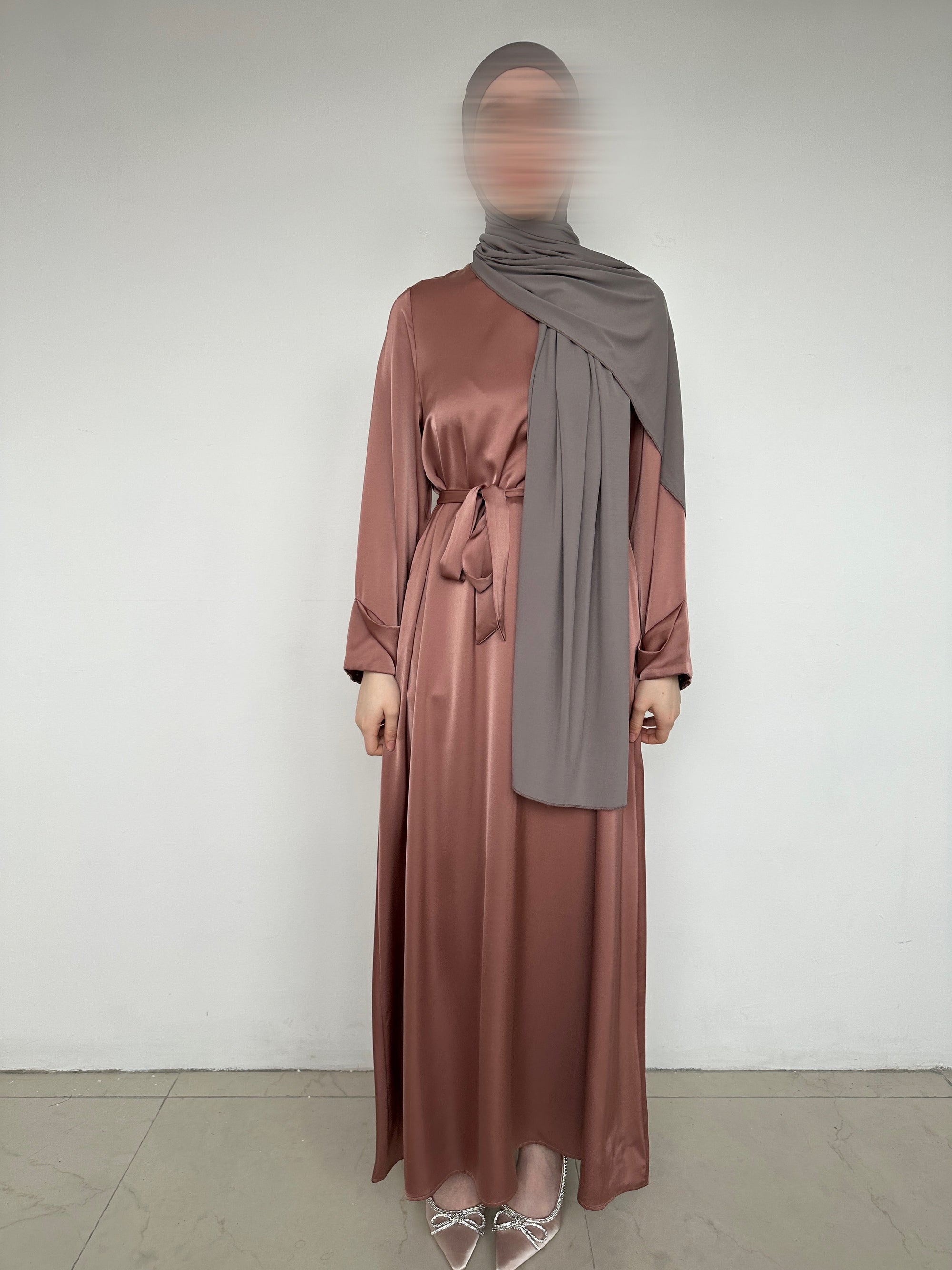 ABAYA SATINÉE ÉLÉGANTE