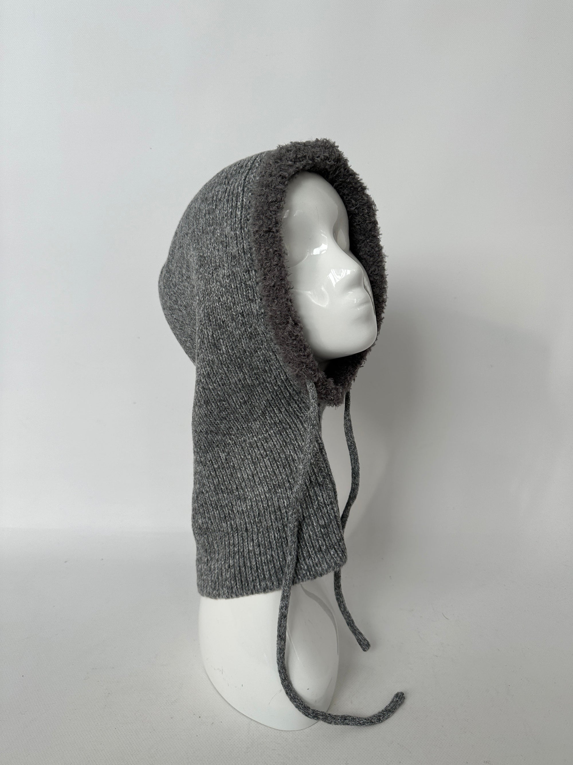 CAGOULE EN MAILLE CÔTELÉE GRIS