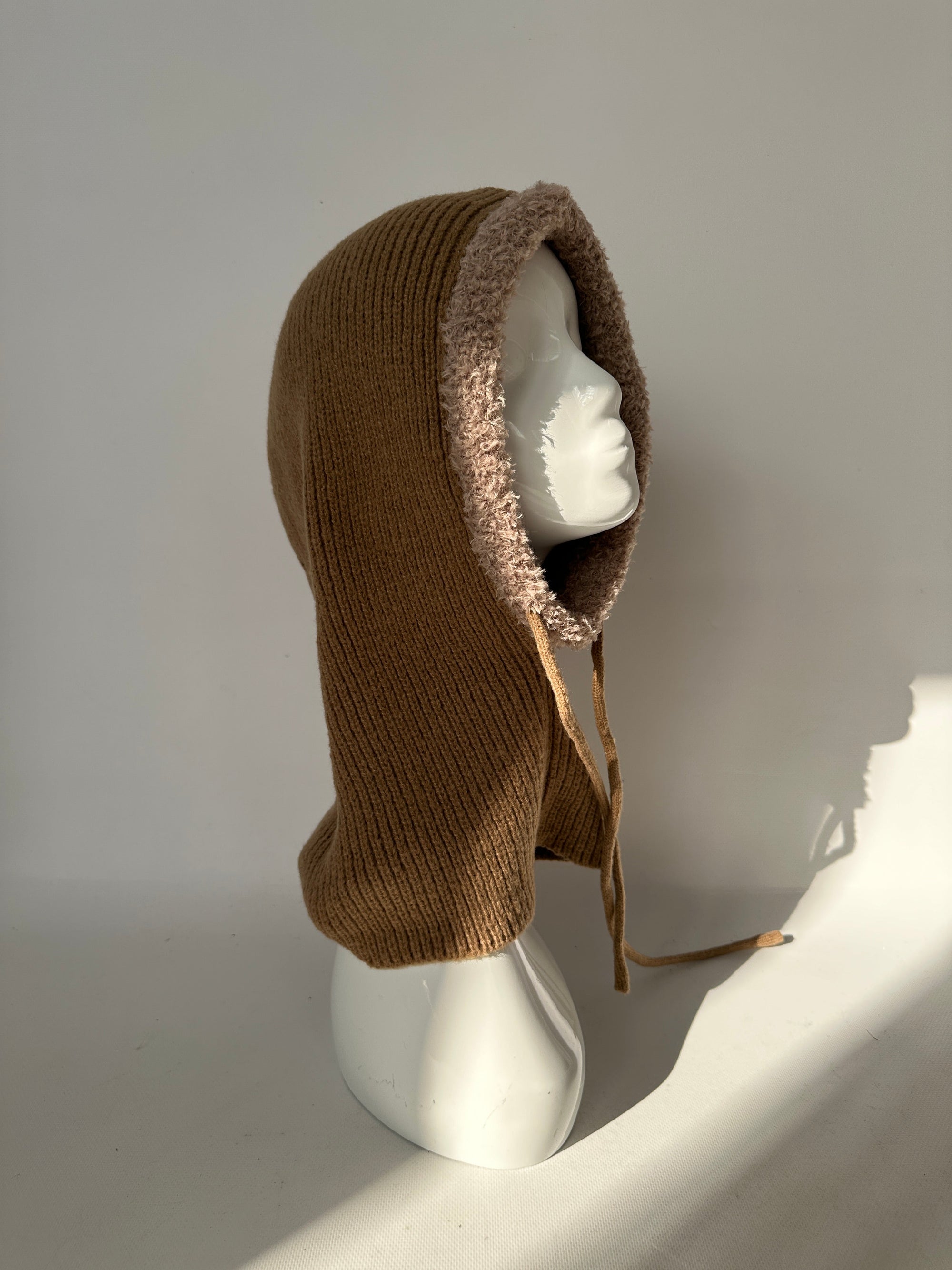 CAGOULE EN MAILLE CÔTELÉE CARAMEL