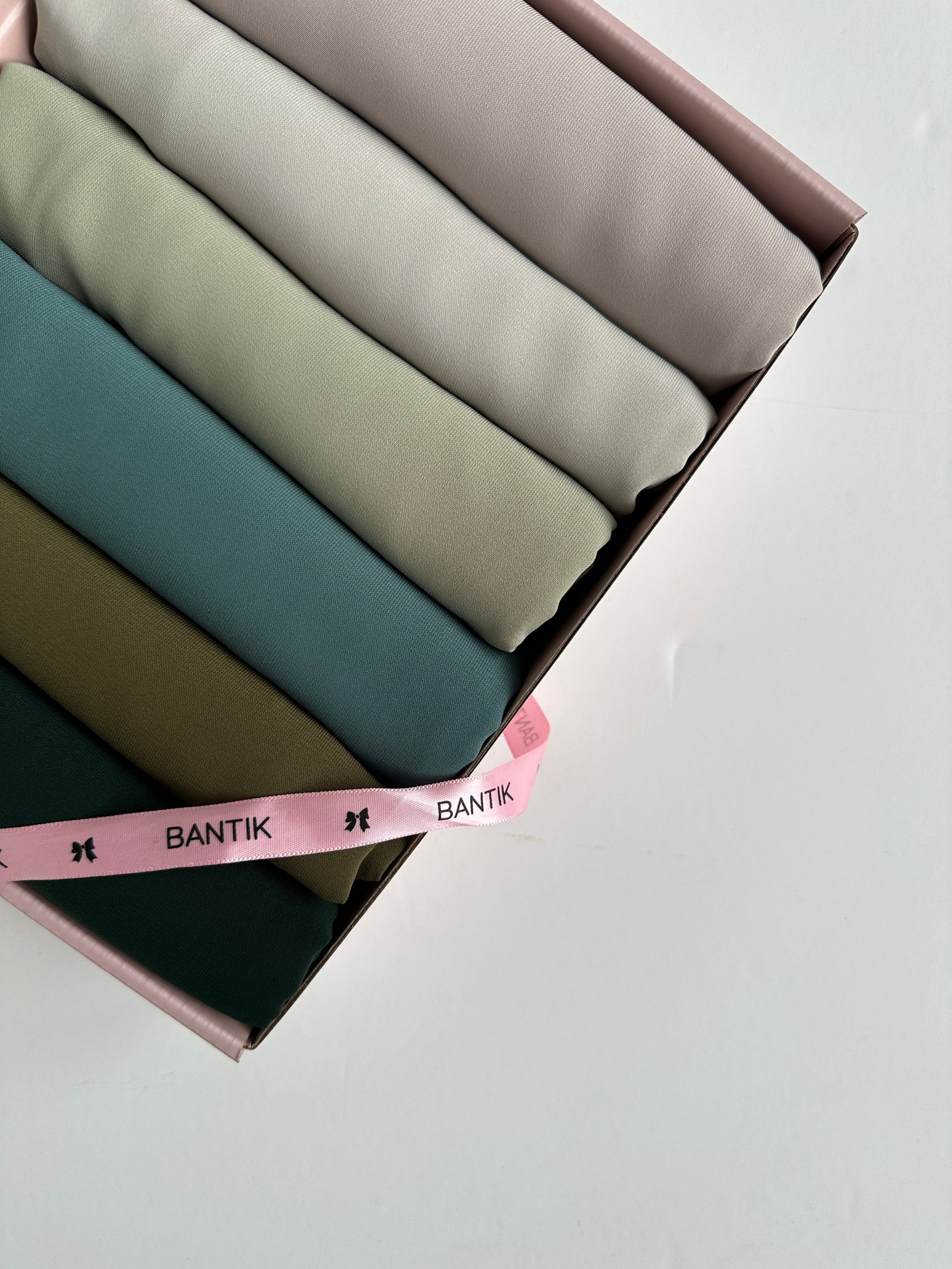 BOX SIX HIJABS SOIE DE MÈDINE